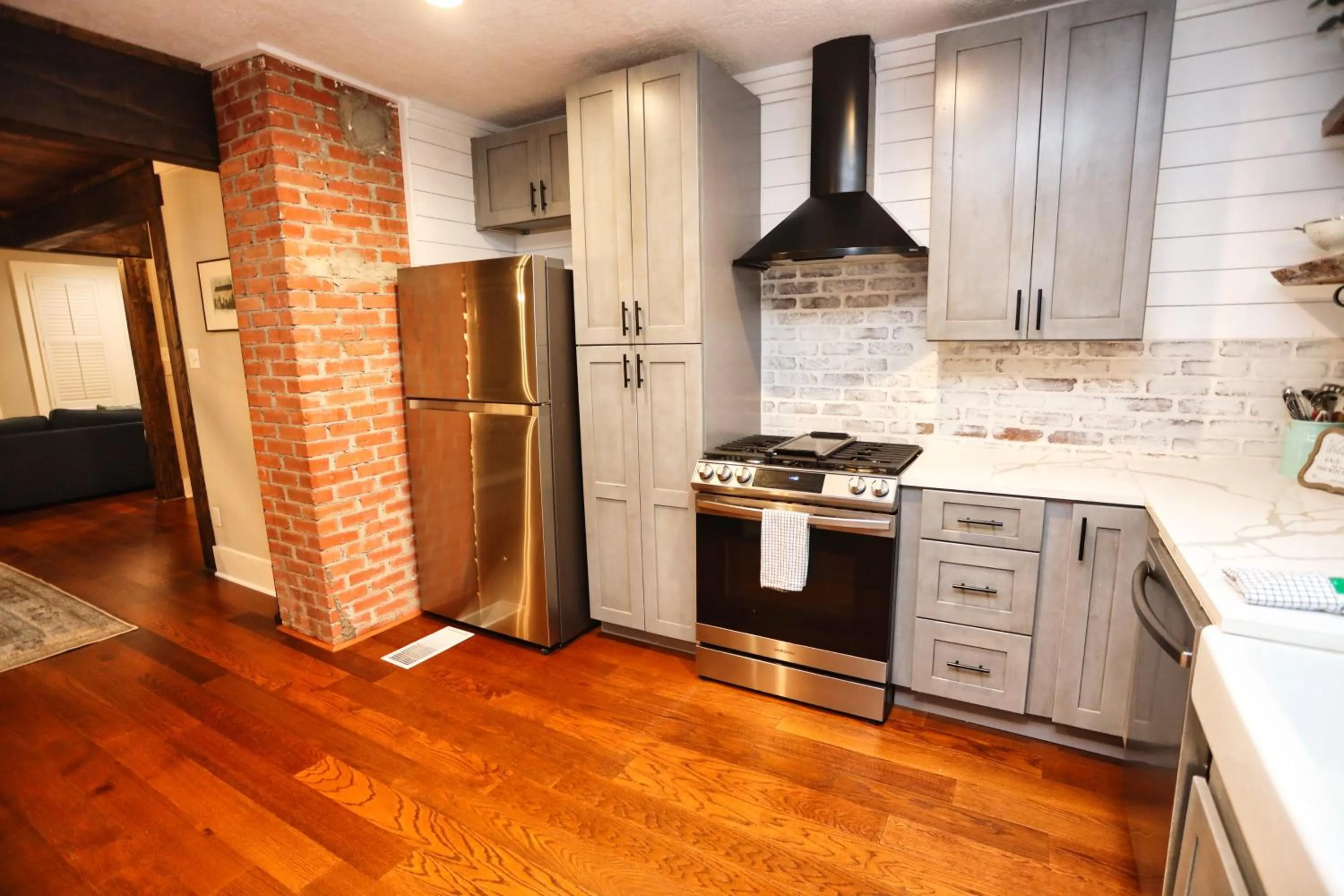 Kitchen or kitchenette in Historic Home Family Friendly Close to Seawall