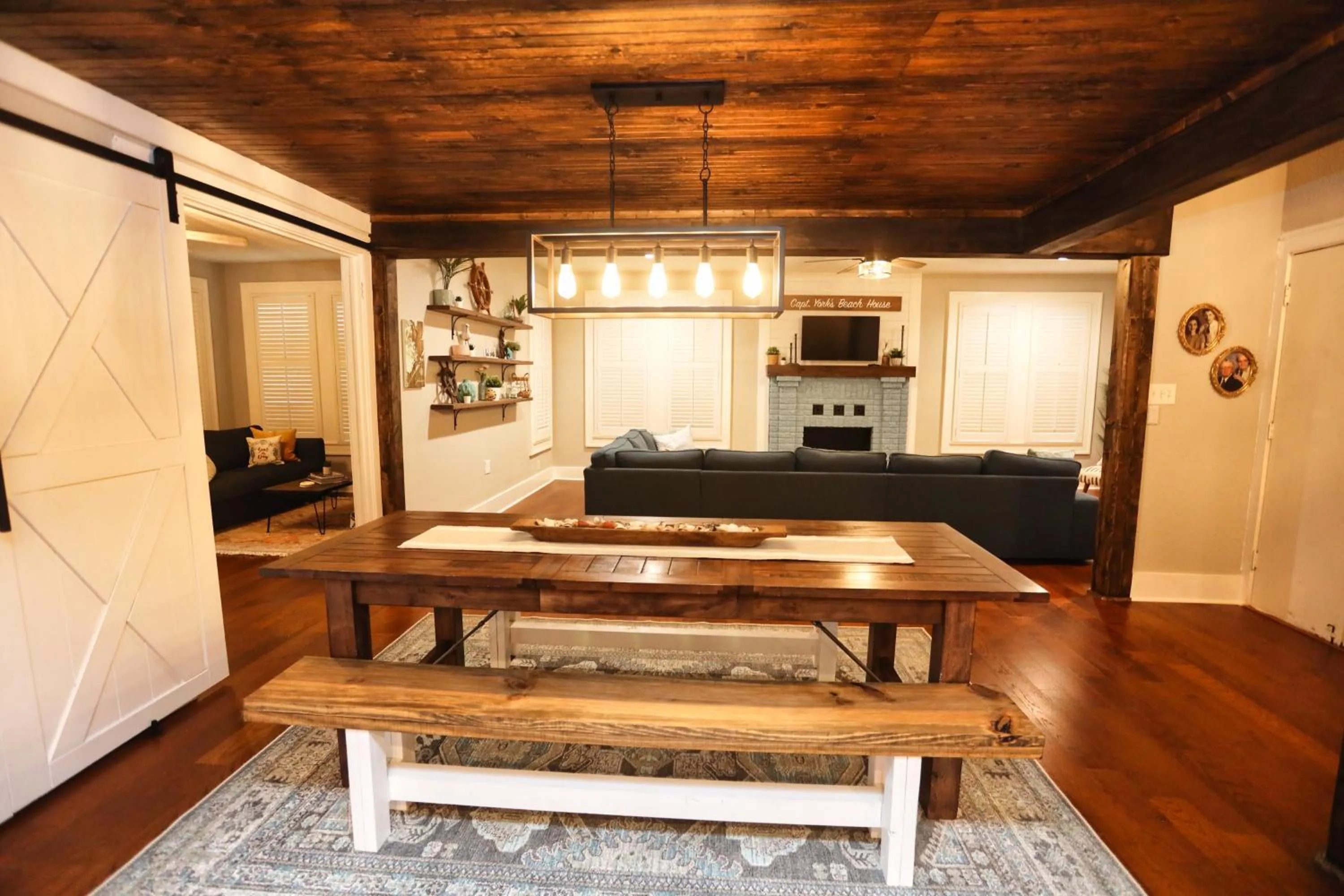 TV and multimedia in Historic Home Family Friendly Close to Seawall