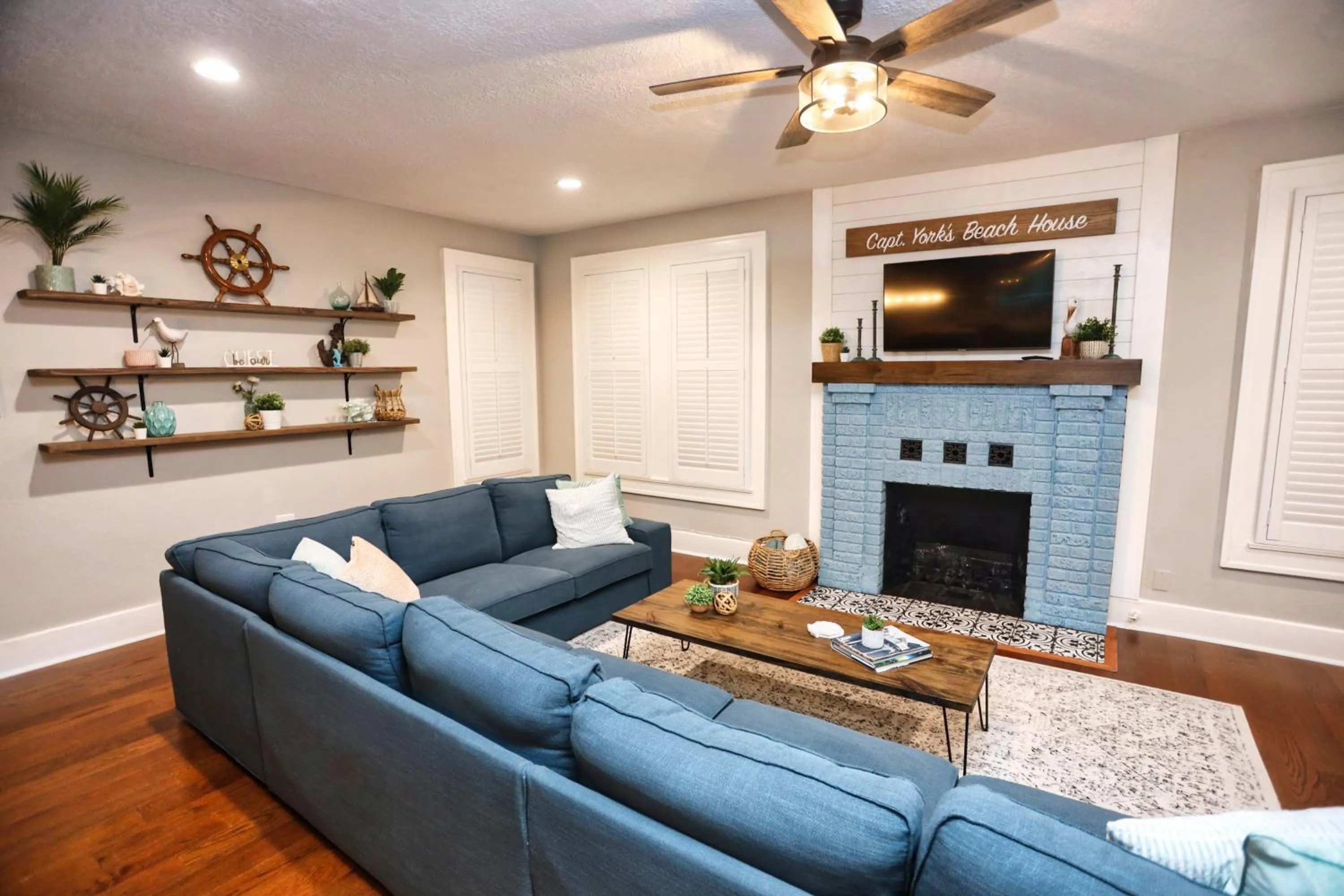 TV and multimedia in Historic Home Family Friendly Close to Seawall