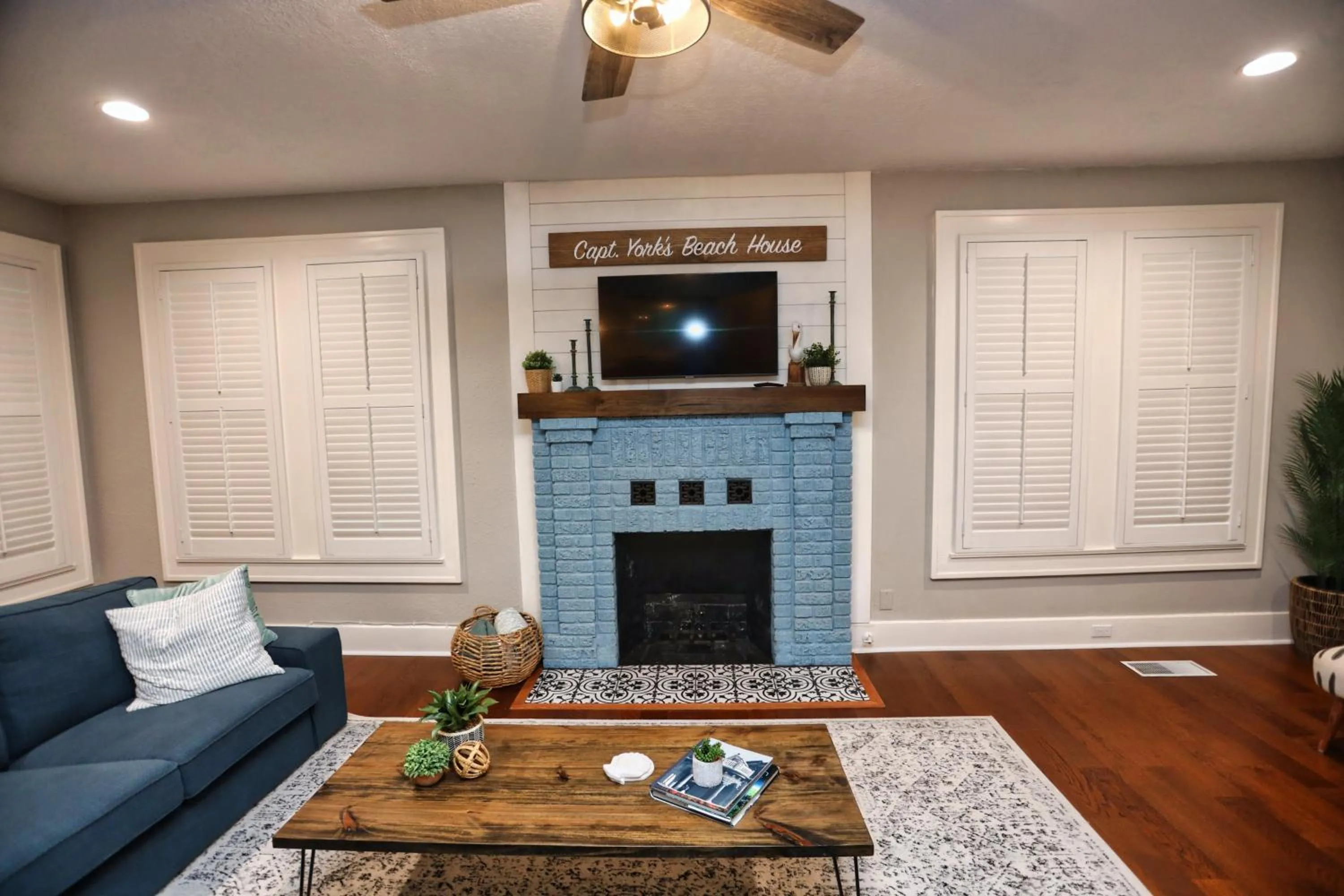 TV and multimedia in Historic Home Family Friendly Close to Seawall