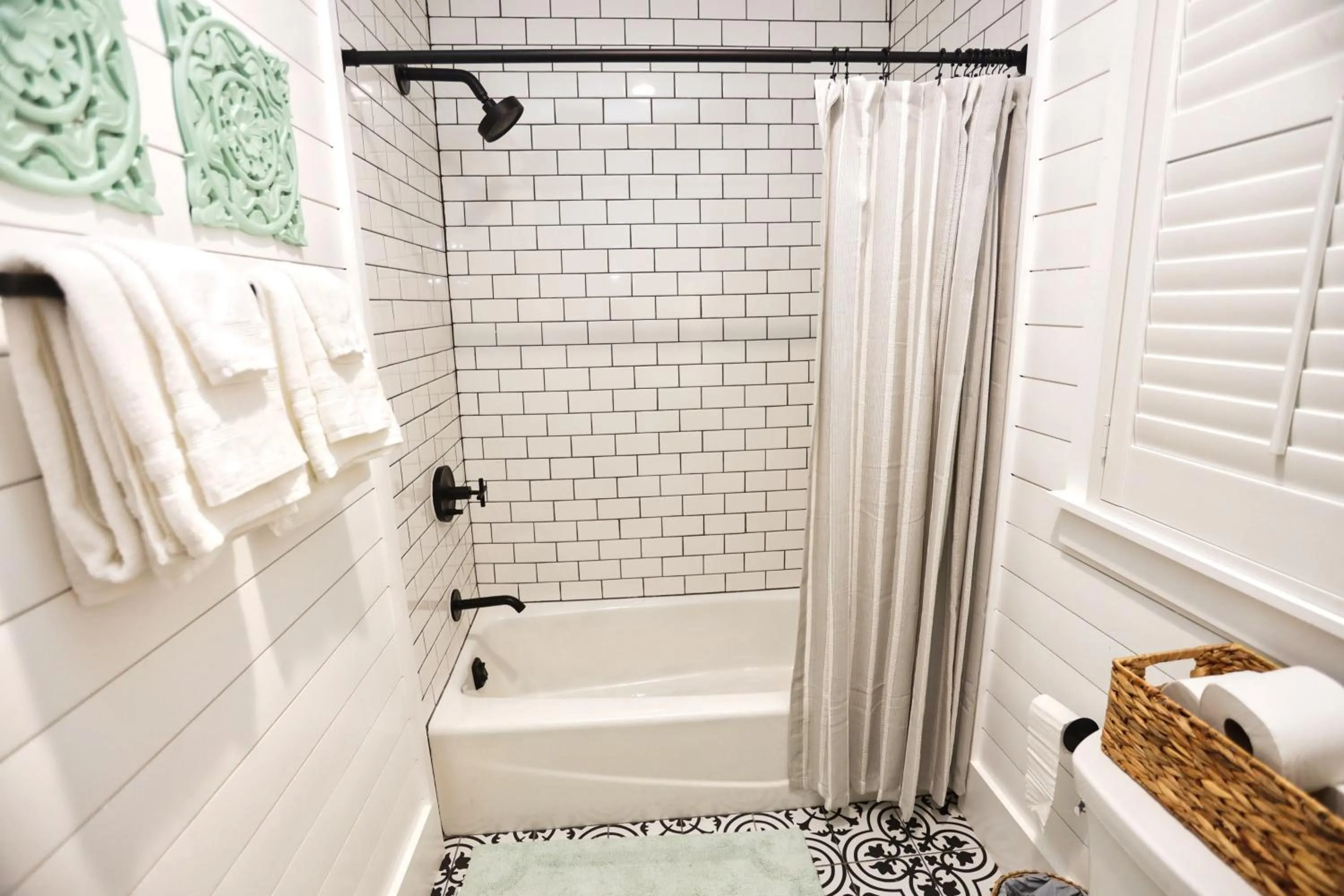 Shower in Historic Home Family Friendly Close to Seawall
