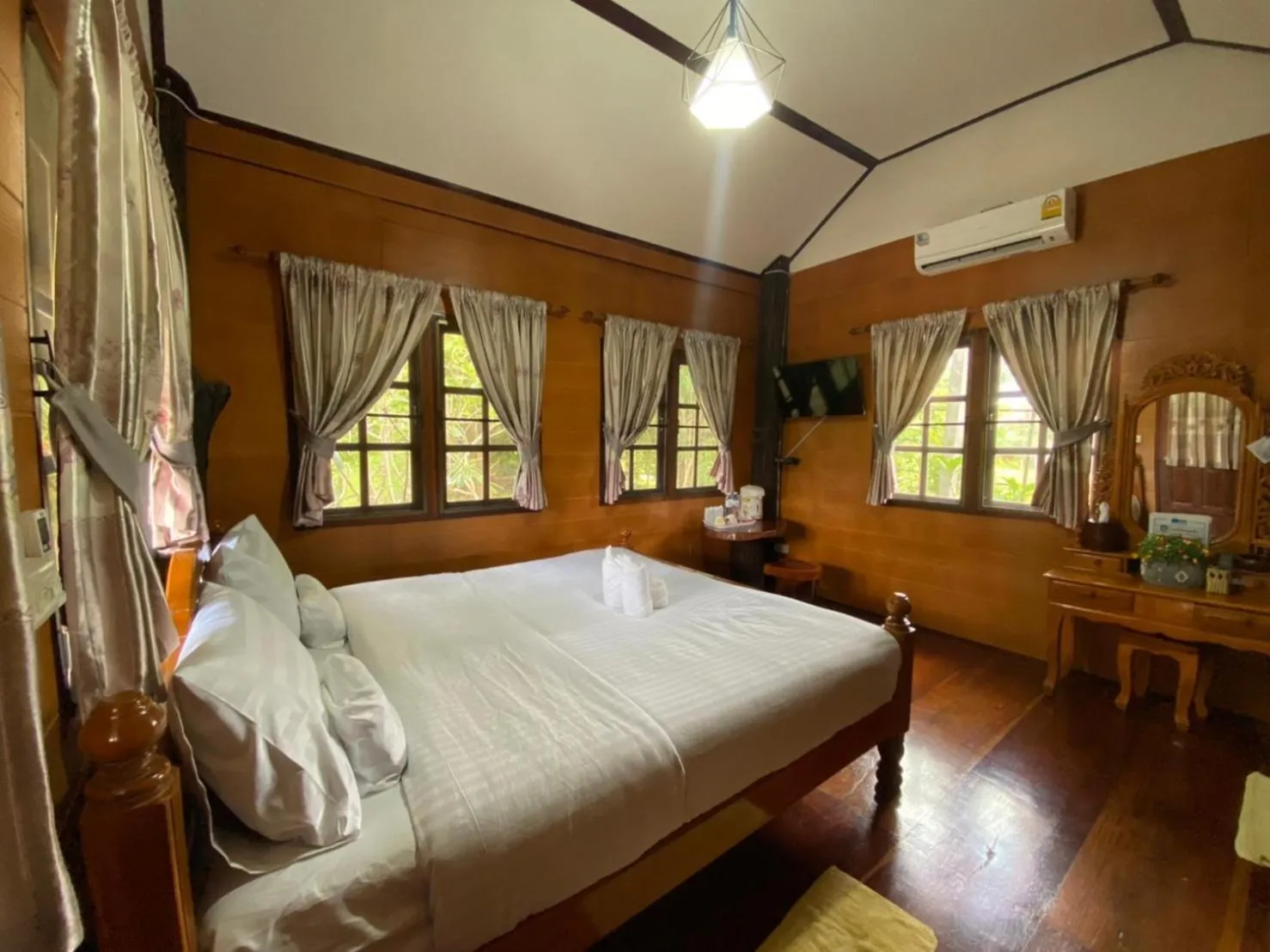 Photo of the whole room, Bed in Pruksa View Homestay