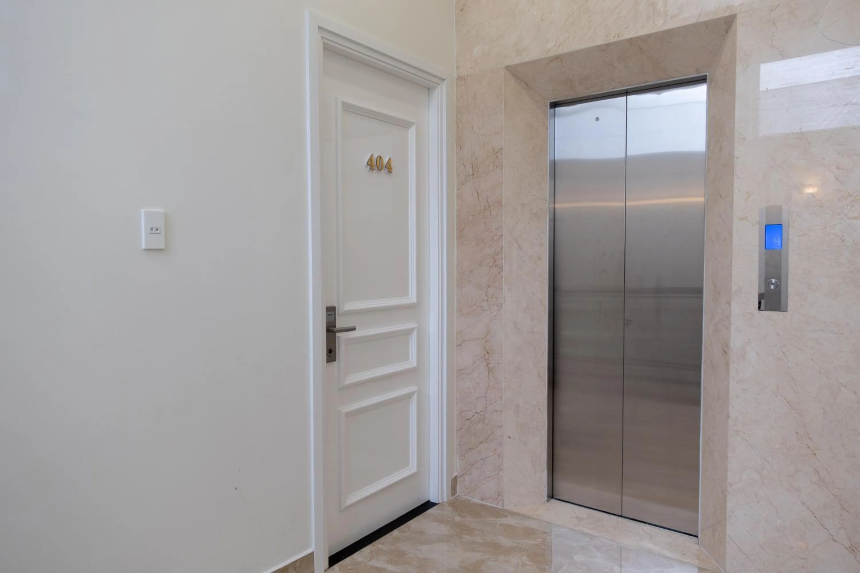 elevator in Dalat Blanc Hotel & Apartment