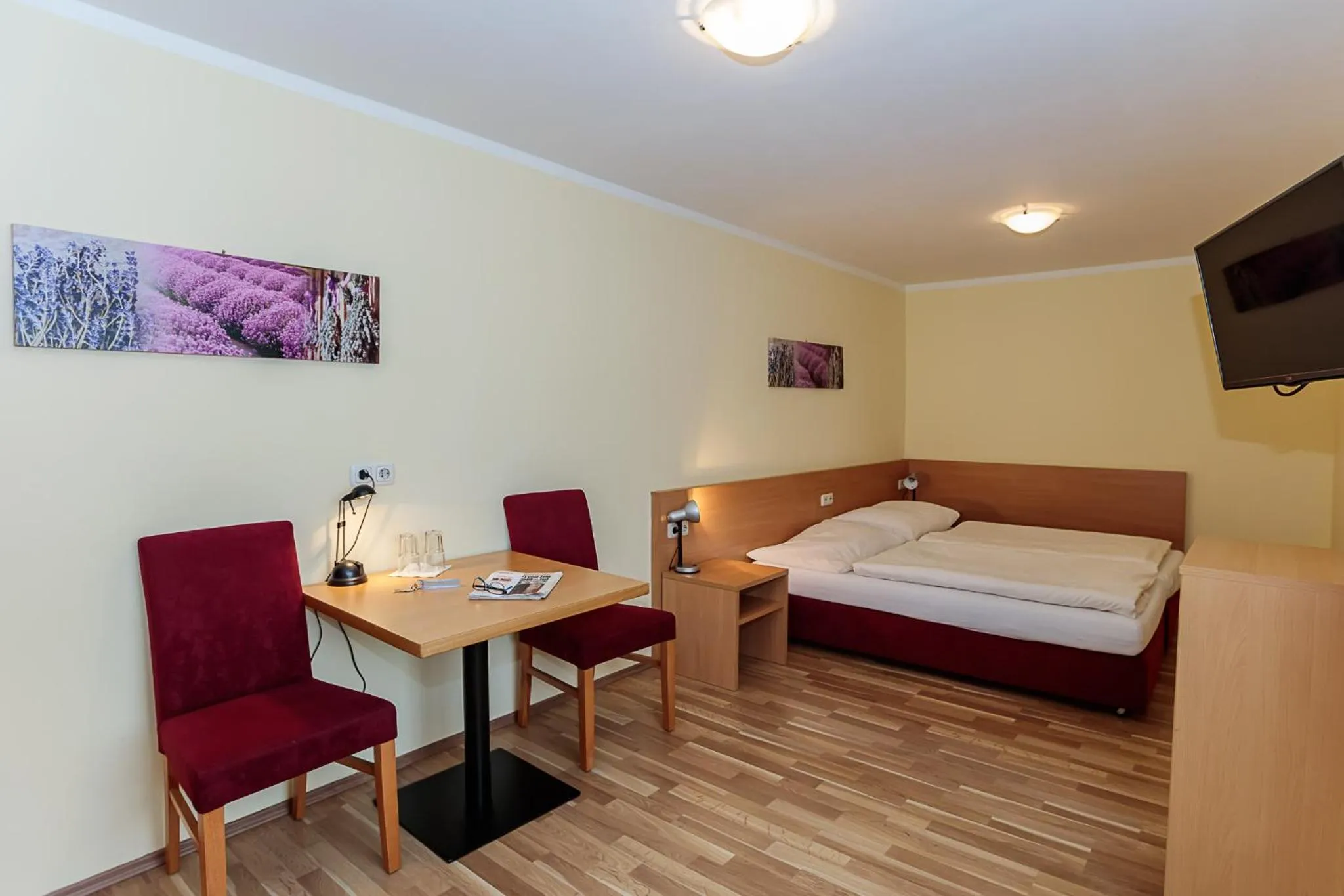 Photo of the whole room, Bed in Hotel Denk Bed & Breakfast