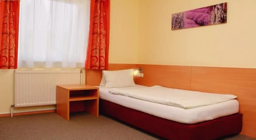 Bedroom, Bed in Hotel Denk Bed & Breakfast