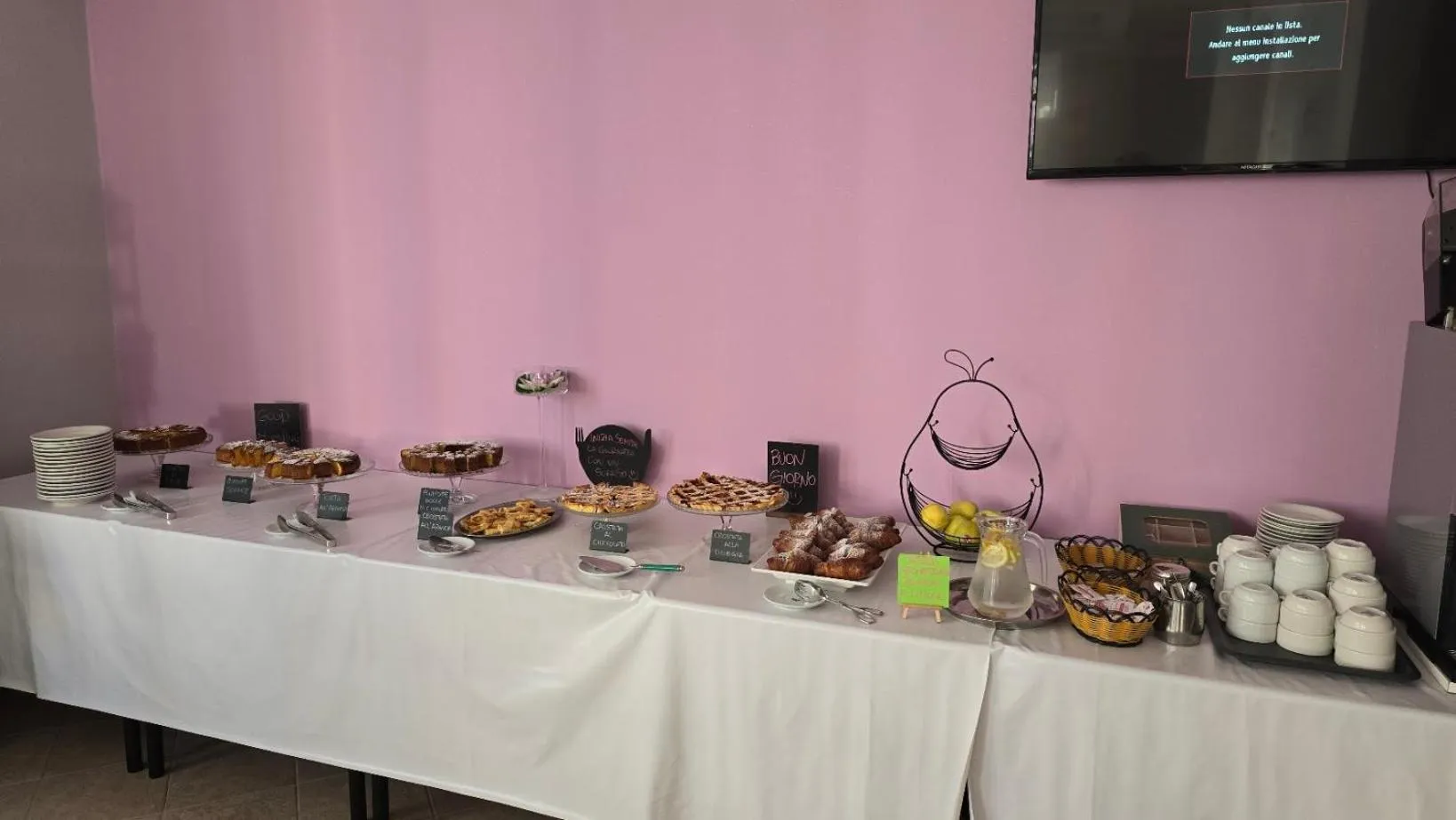 Restaurant/places to eat in Abc Hotel