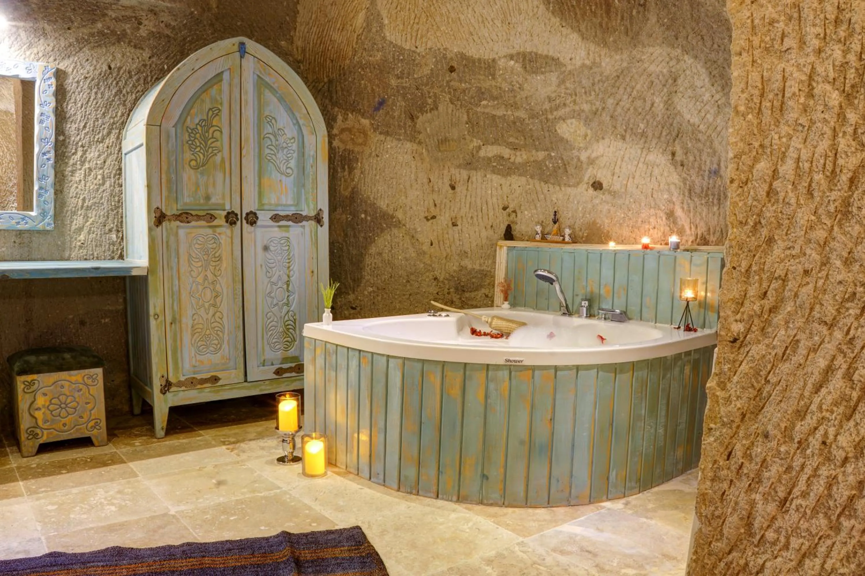 Bath in Aşk-ı Nare Cave Hotel Swimming Pool Hot & SPA