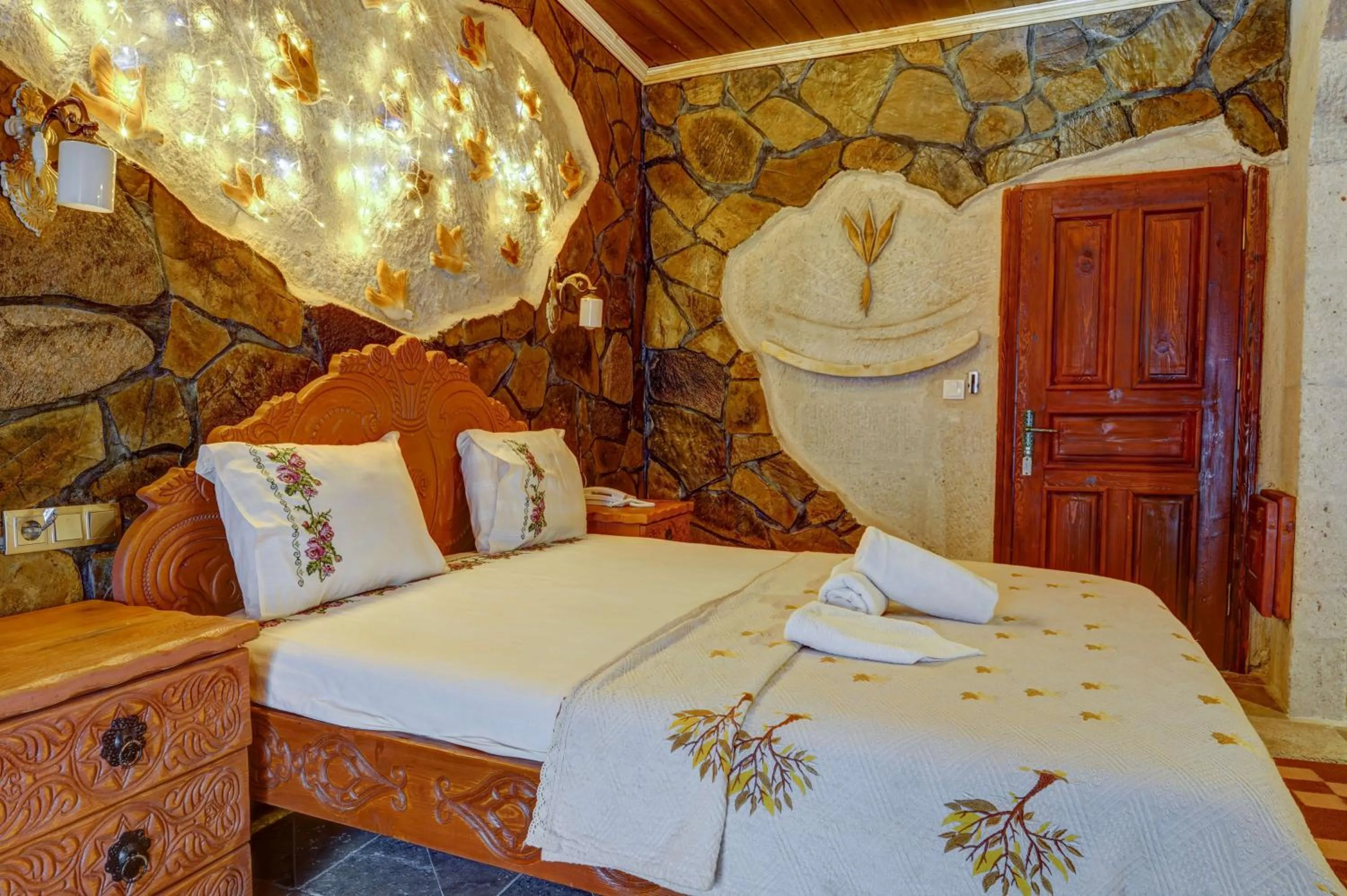 Photo of the whole room, Bed in Aşk-ı Nare Cave Hotel Swimming Pool Hot & SPA