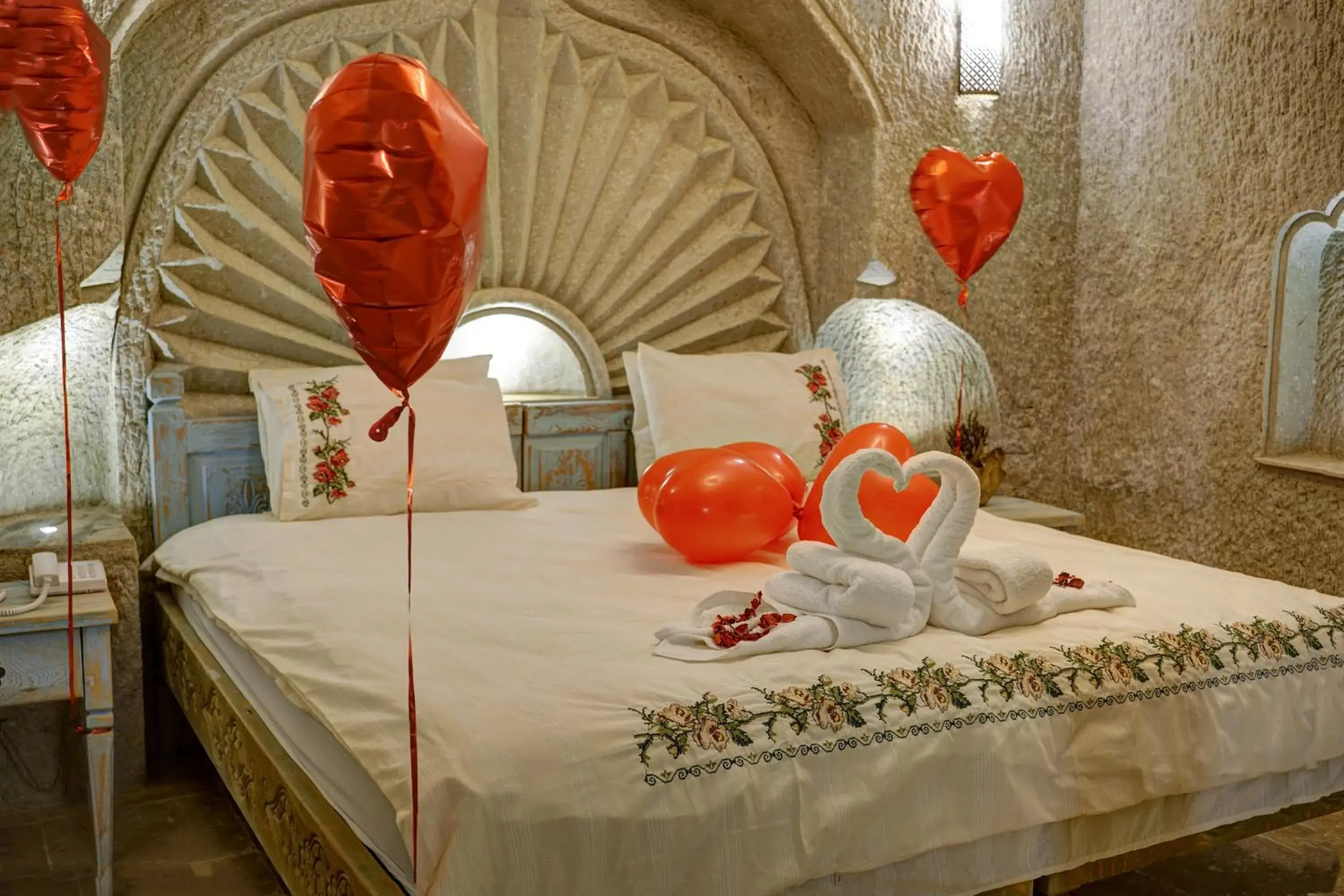 Queen Room with Spa Bath in Narı Aşk Cave Hotel Queen Room with Spa Bath in Narı Aşk Cave Hotel