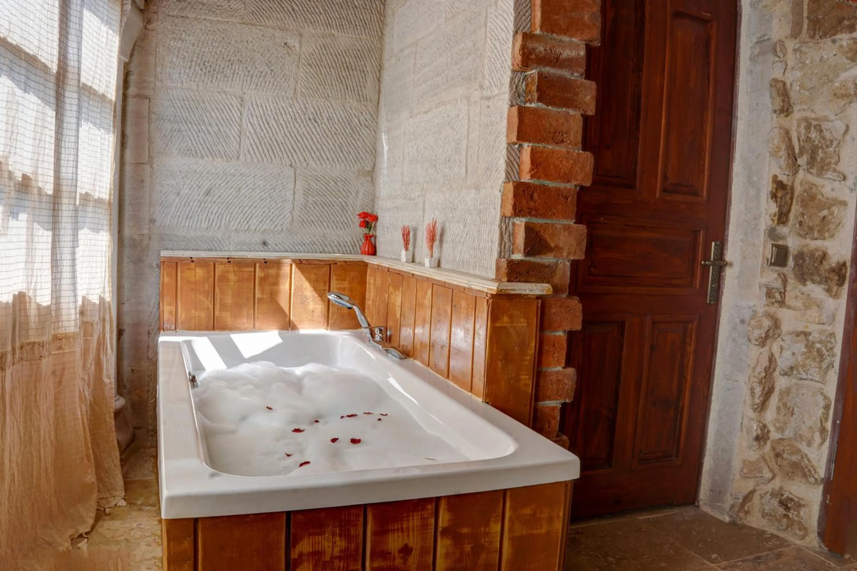 Massage in Aşk-ı Nare Cave Hotel Swimming Pool Hot & SPA