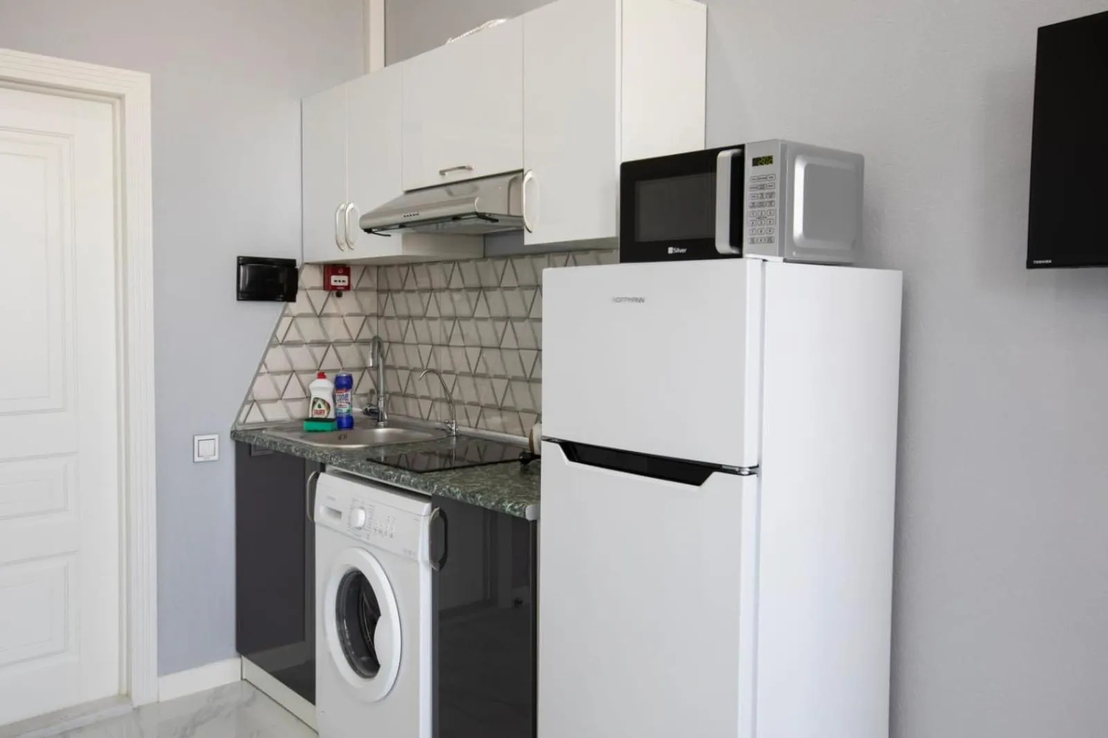 Kitchen or kitchenette in Leyla Apartments 2