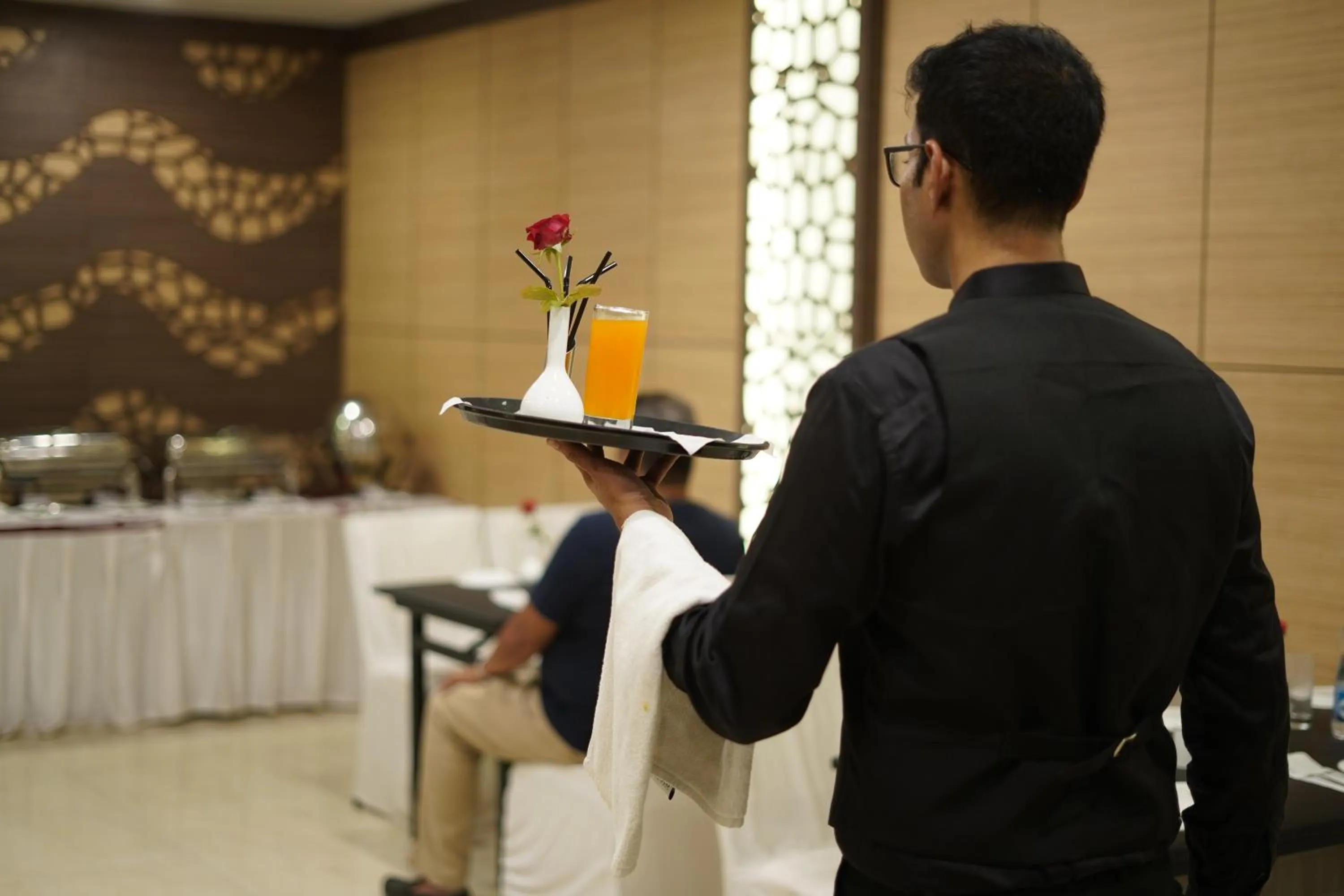 Restaurant/places to eat in Hotel Emirates