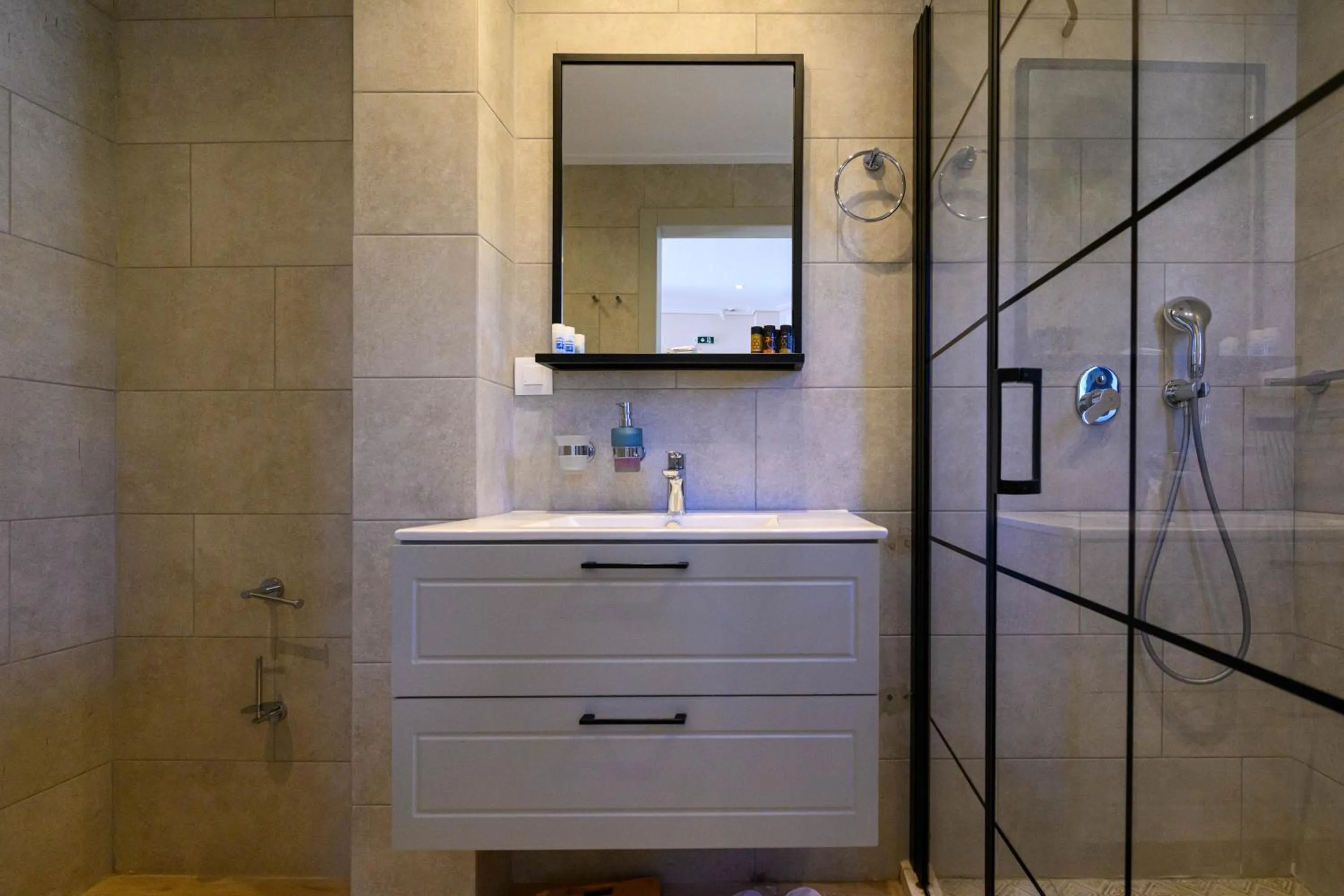 Kannas Mani Luxury Suites -Adults Friendly 14 Plus