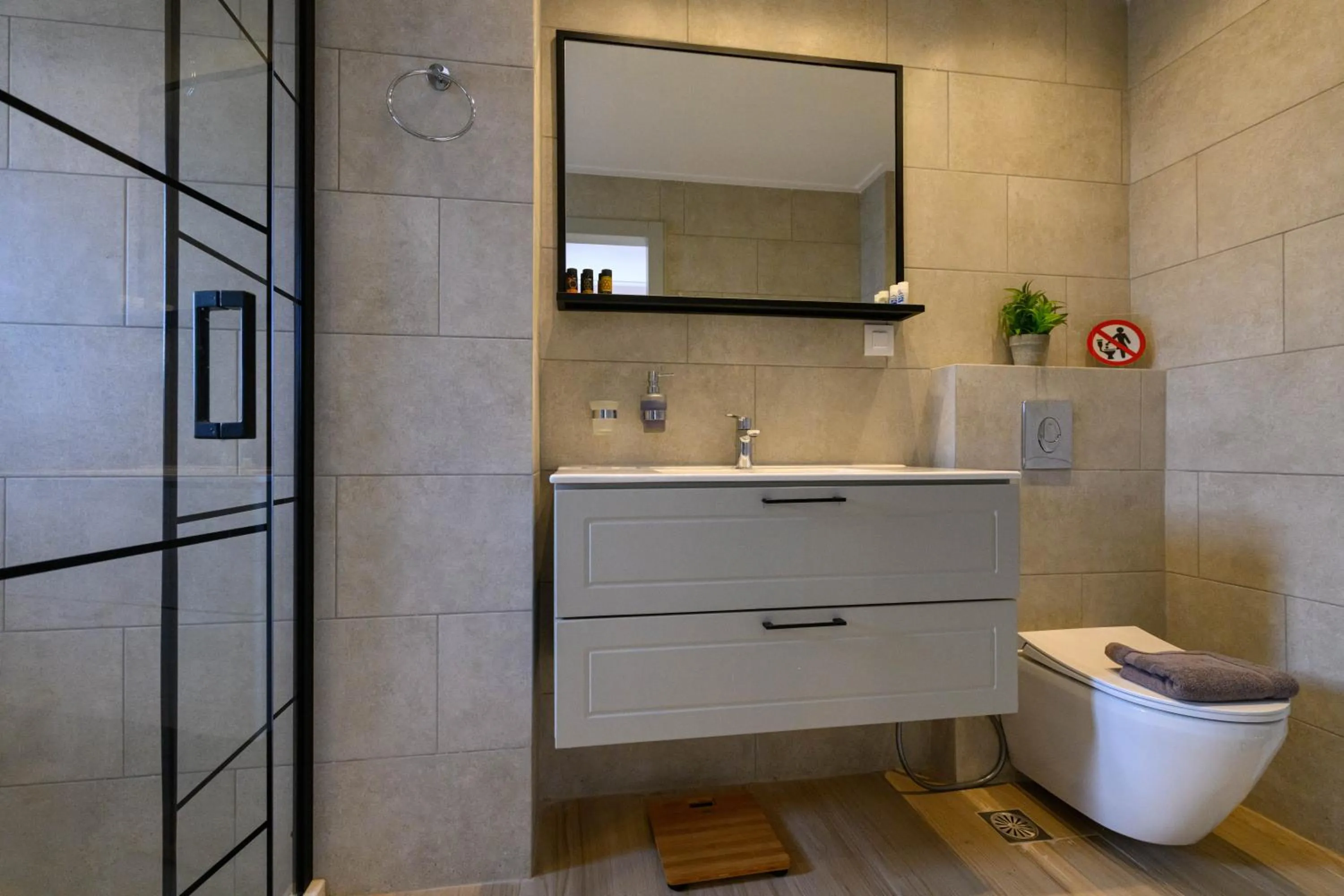 Kannas Mani Luxury Suites -Adults Friendly 14 Plus