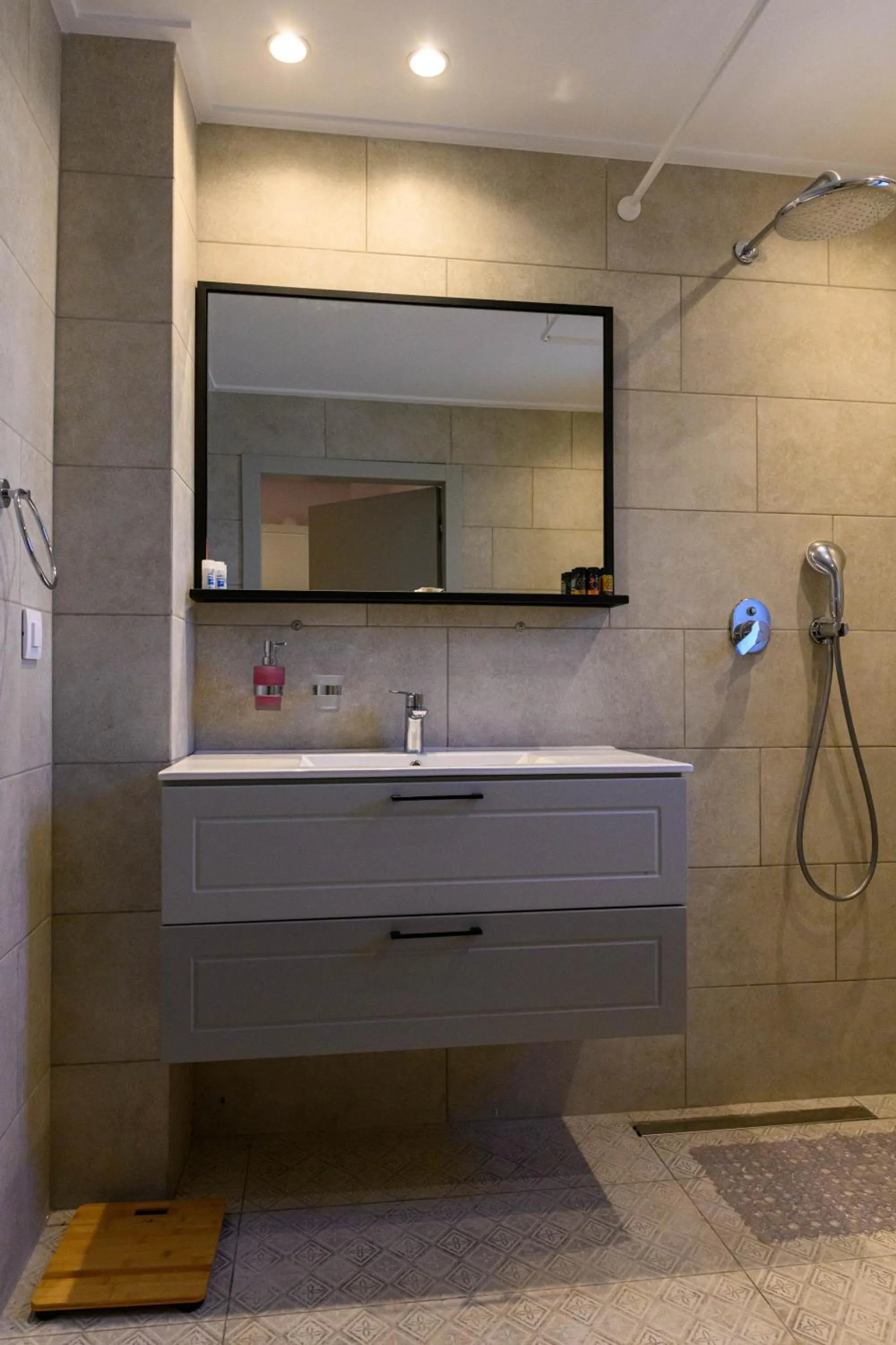 Kannas Mani Luxury Suites -Adults Friendly 14 Plus