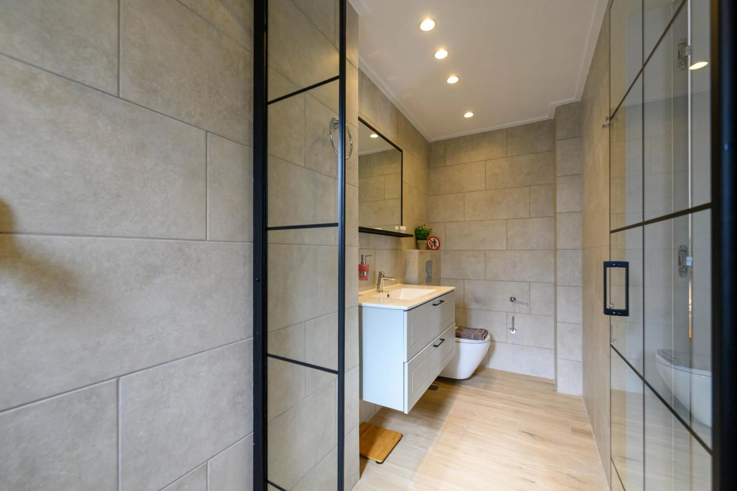 Kannas Mani Luxury Suites -Adults Friendly 14 Plus