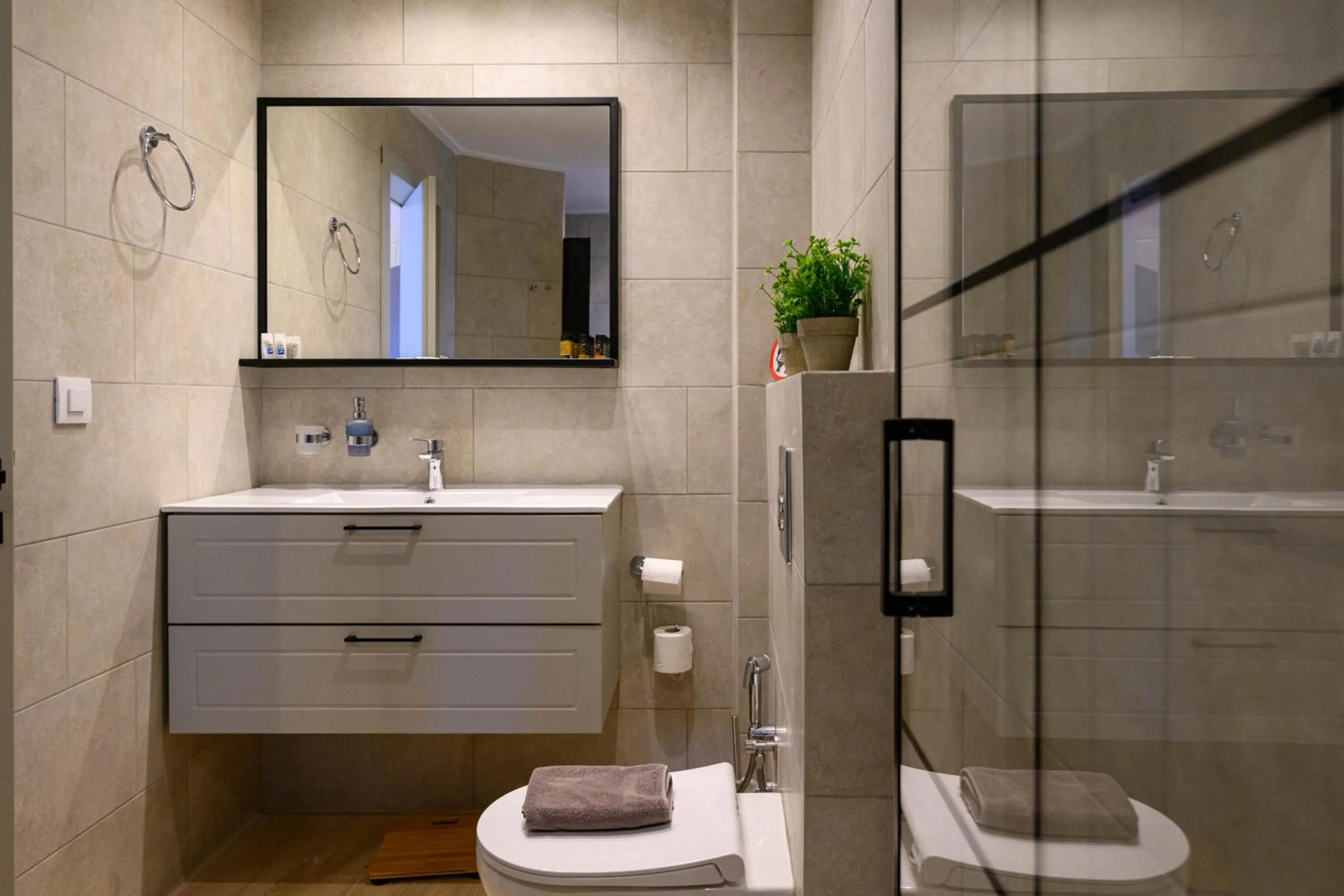 Kannas Mani Luxury Suites -Adults Friendly 14 Plus