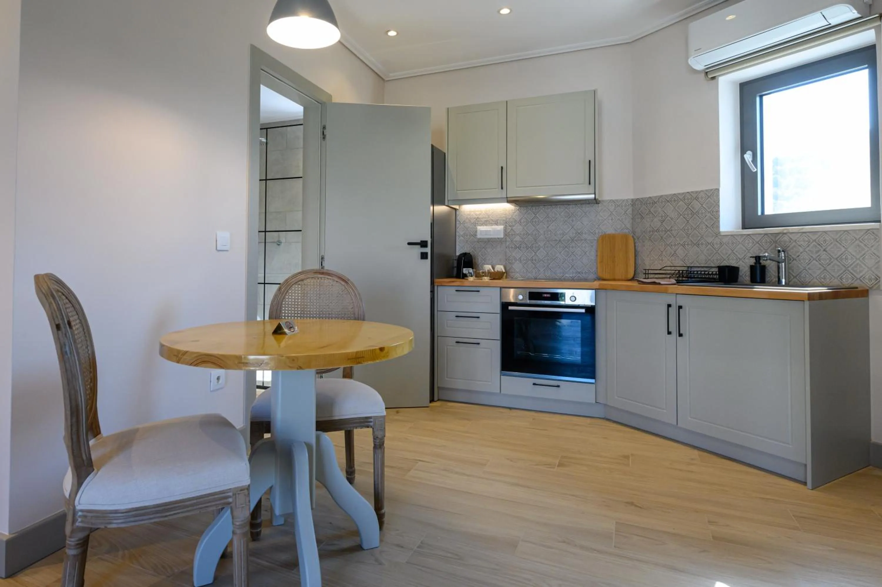 Kannas Mani Luxury Suites -Adults Friendly 14 Plus