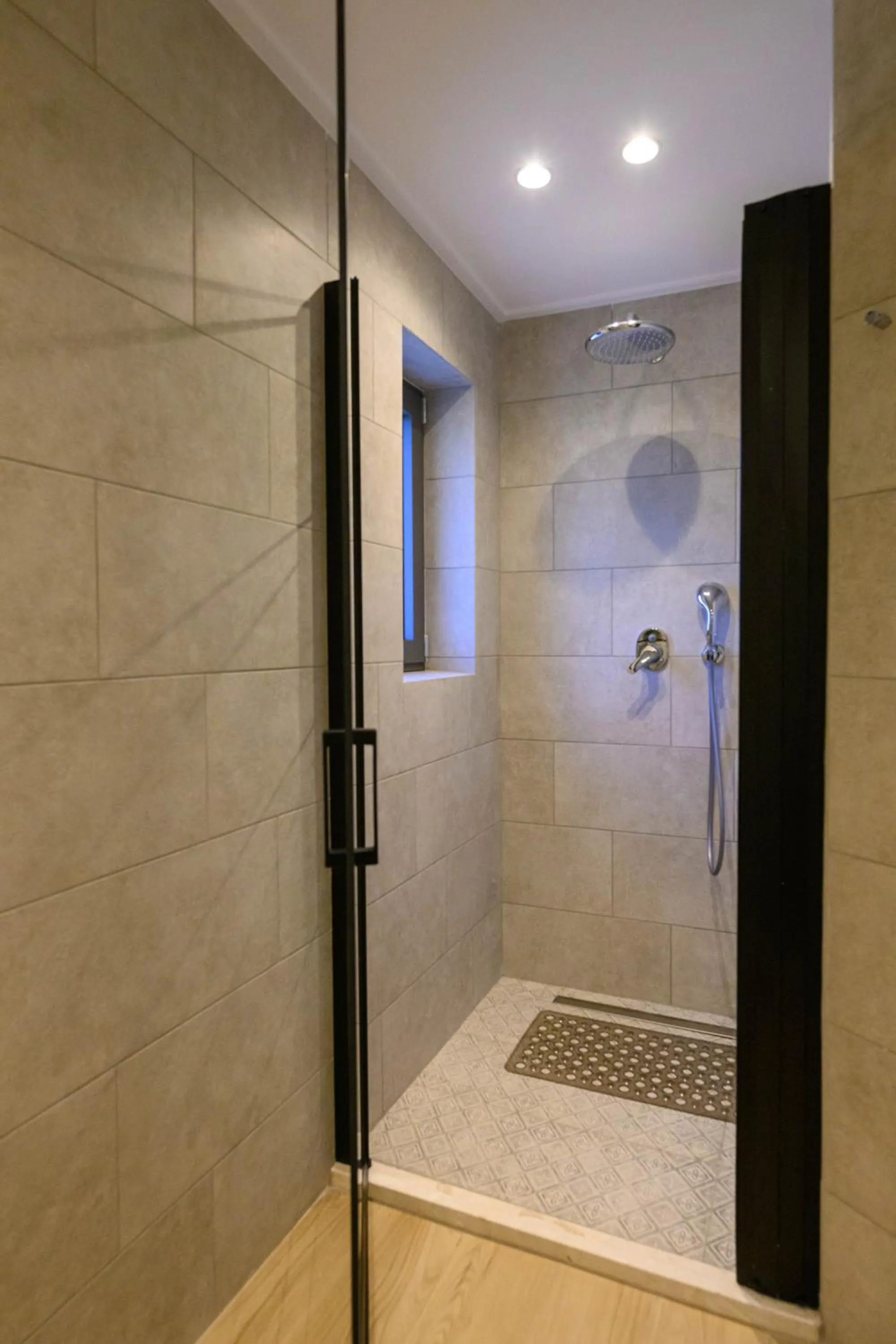 Kannas Mani Luxury Suites -Adults Friendly 14 Plus