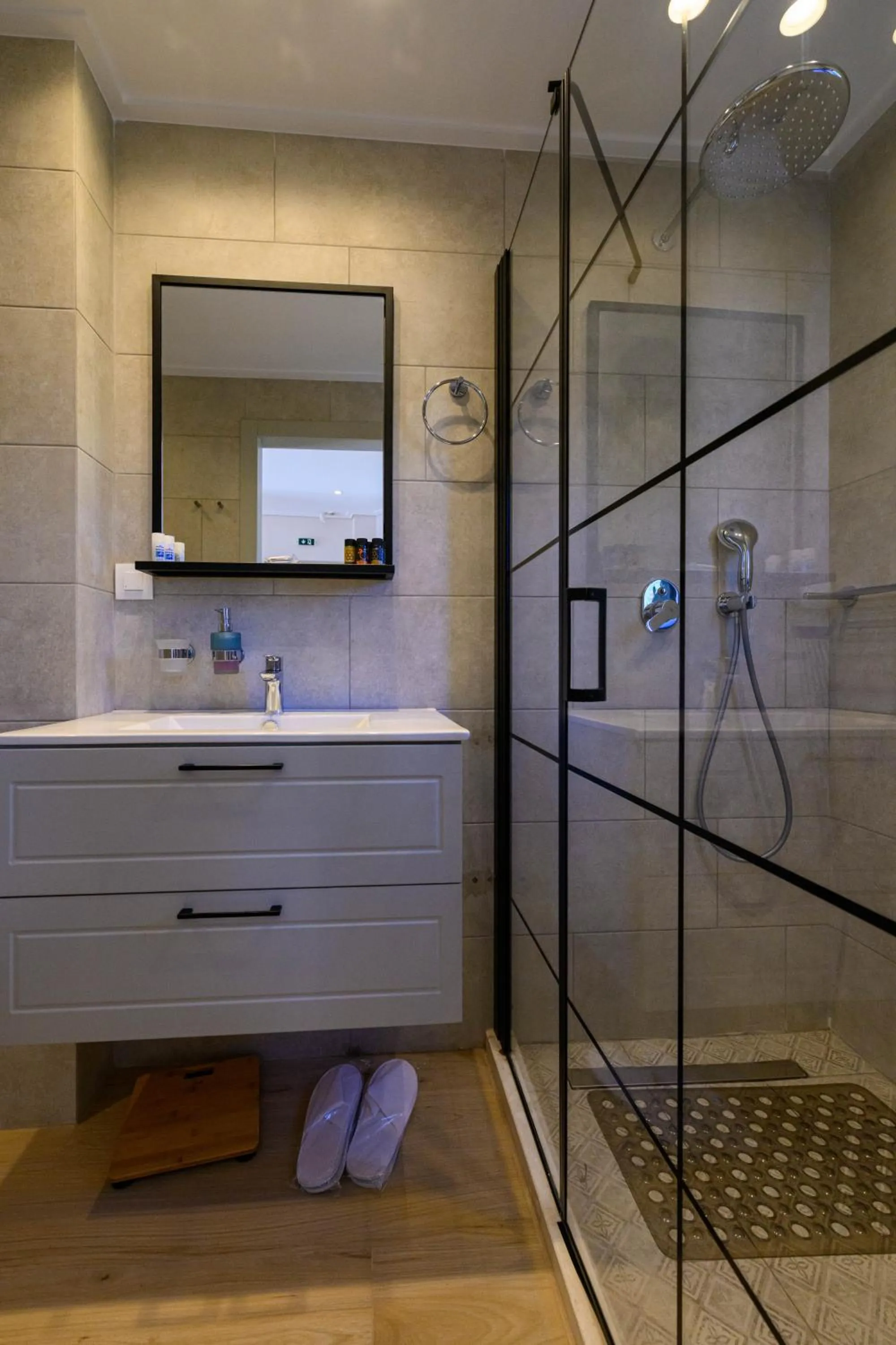 Kannas Mani Luxury Suites -Adults Friendly 14 Plus