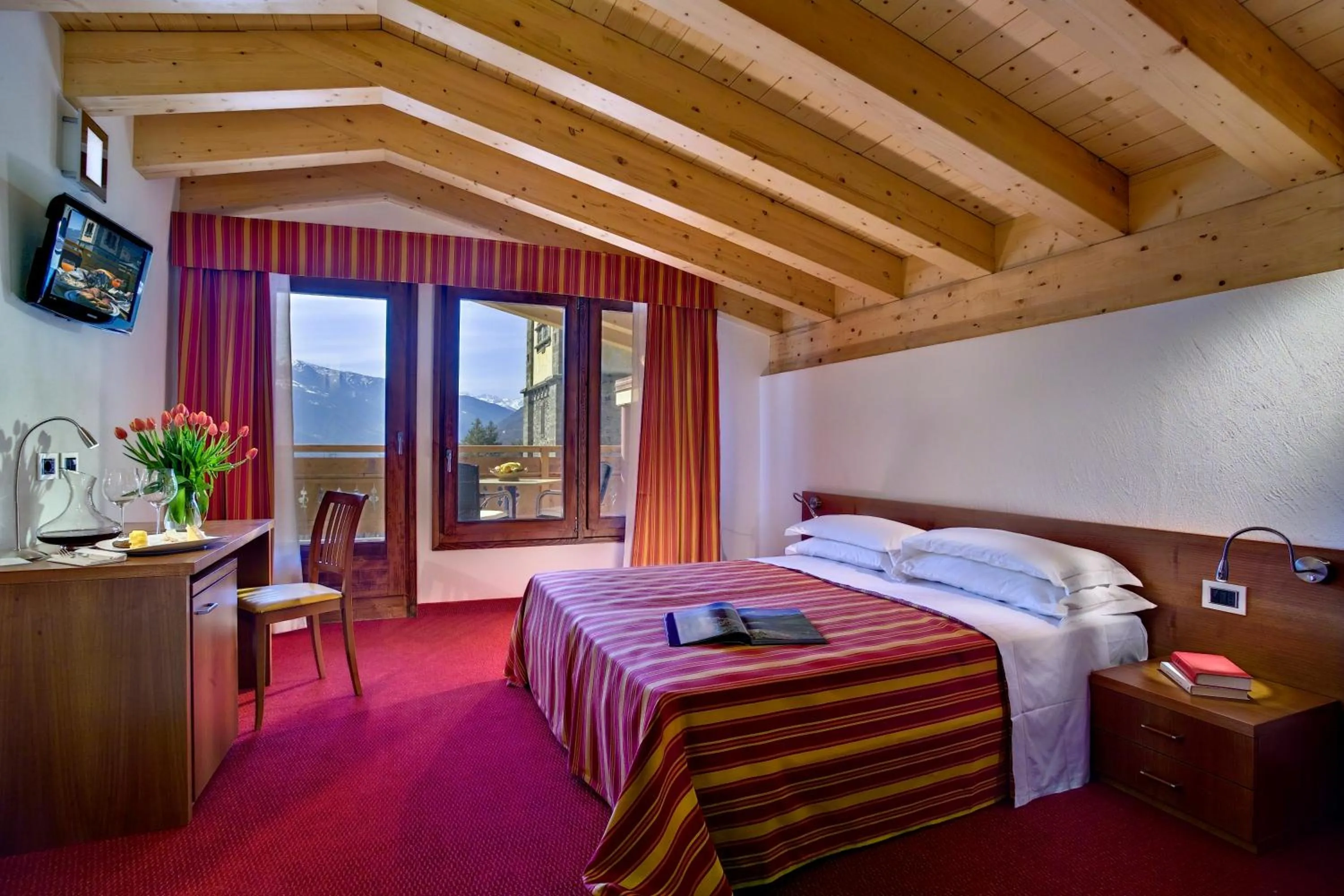 Photo of the whole room, Bed in Hotel Sassella