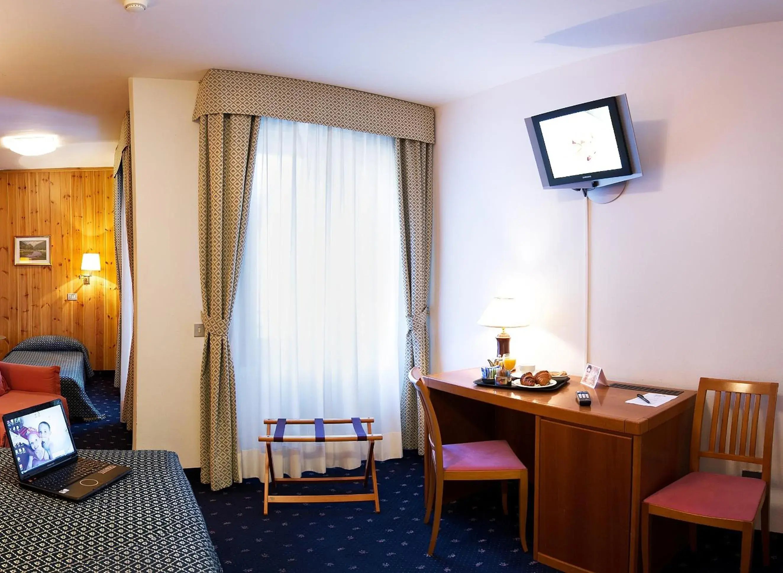 Superior Triple Room in Hotel Sassella Superior Triple Room in Hotel Sassella