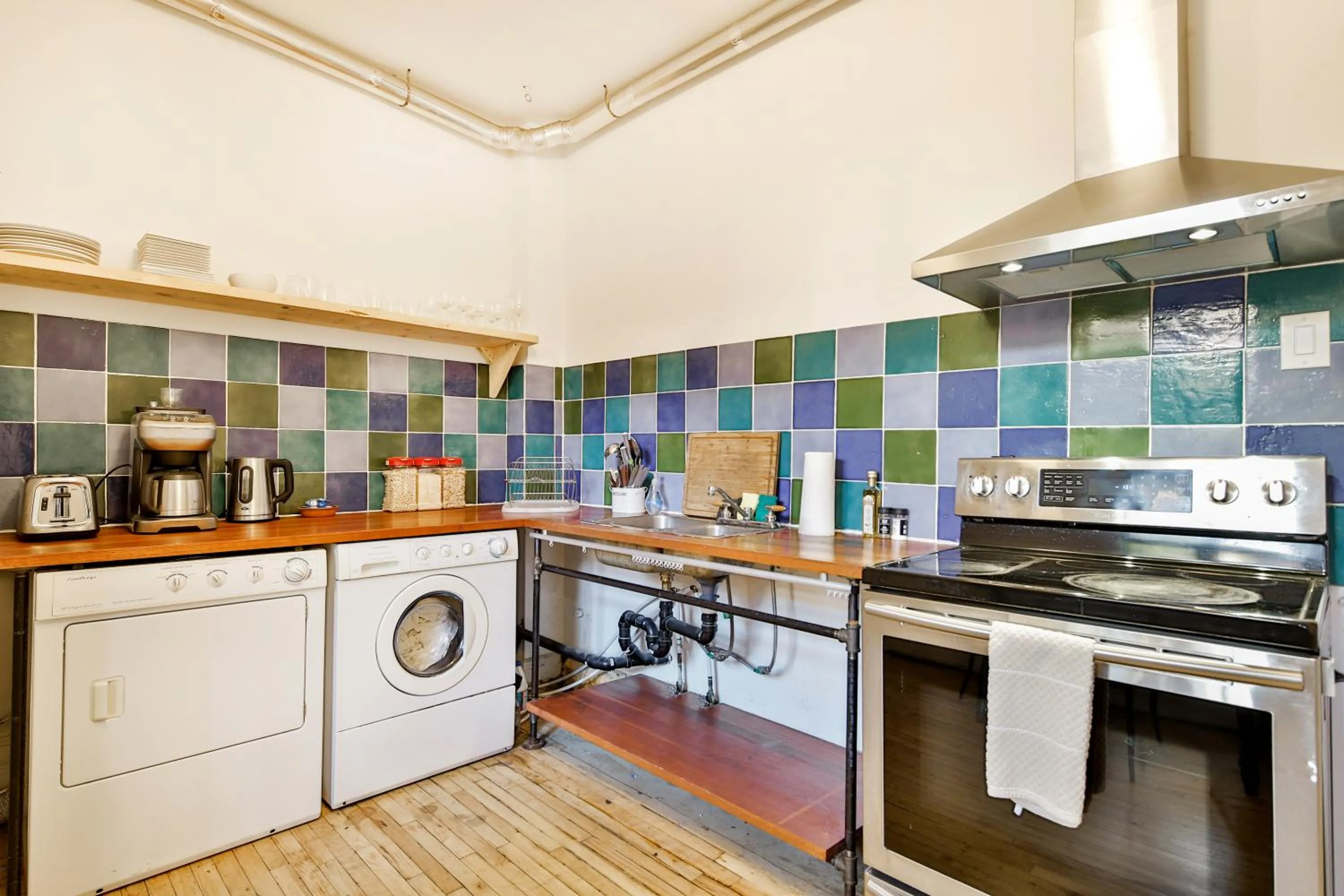 Communal kitchen in La Maison Du Mile-End