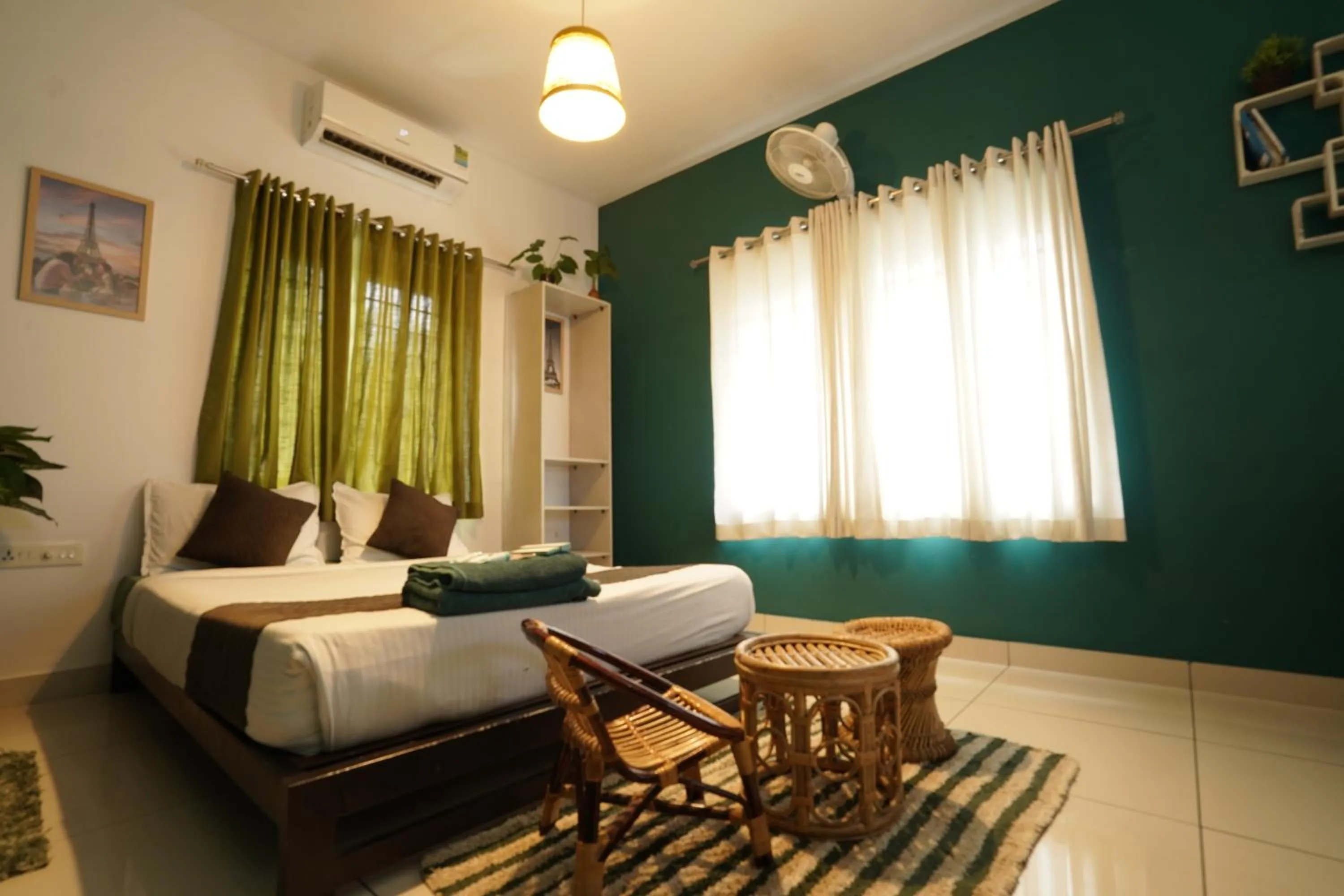 Bed in Atmos Inn Calicut Near Aster Mims Hospital