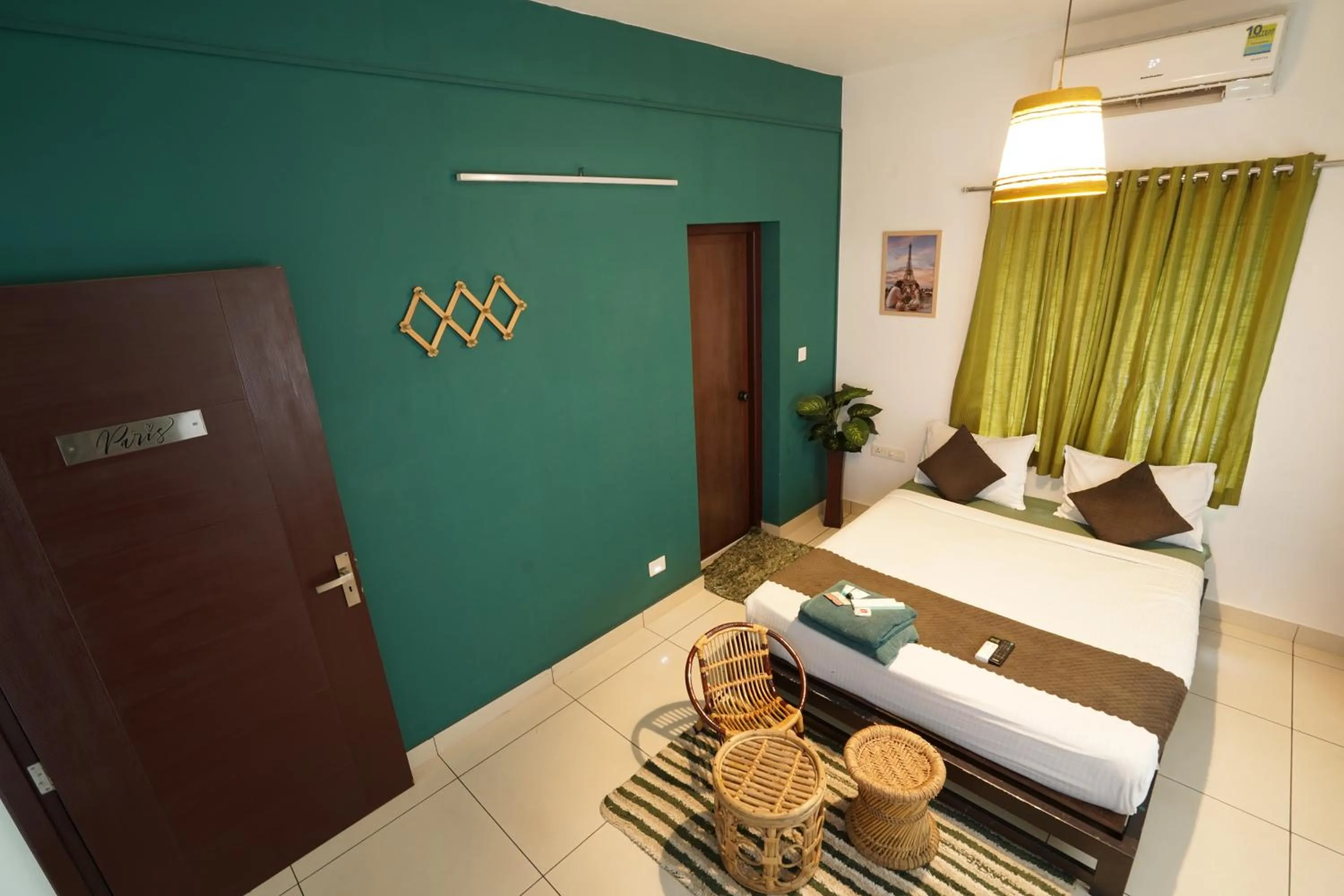 Bed in Atmos Inn Calicut Near Aster Mims Hospital