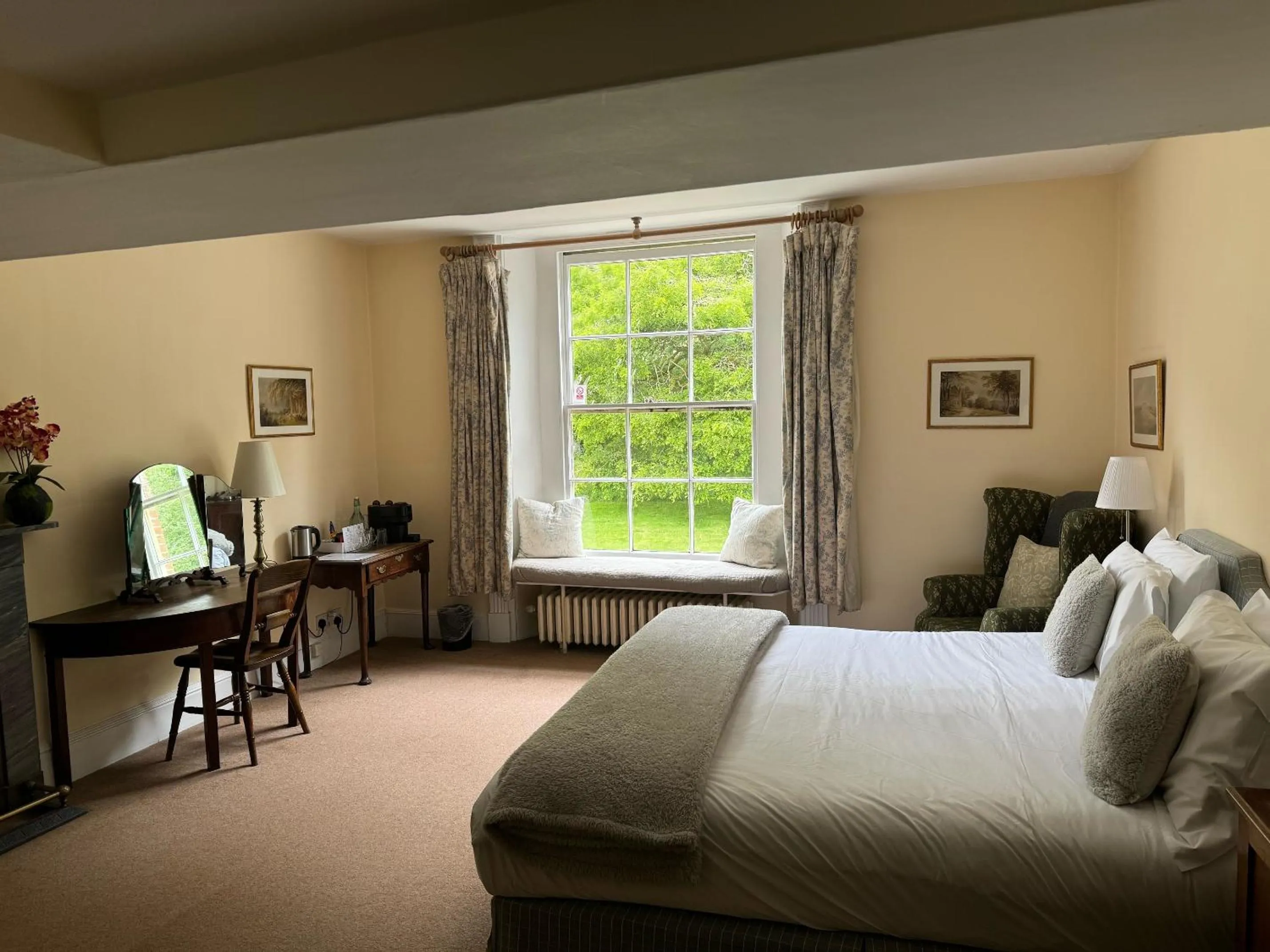 Bed in Spread Eagle Inn