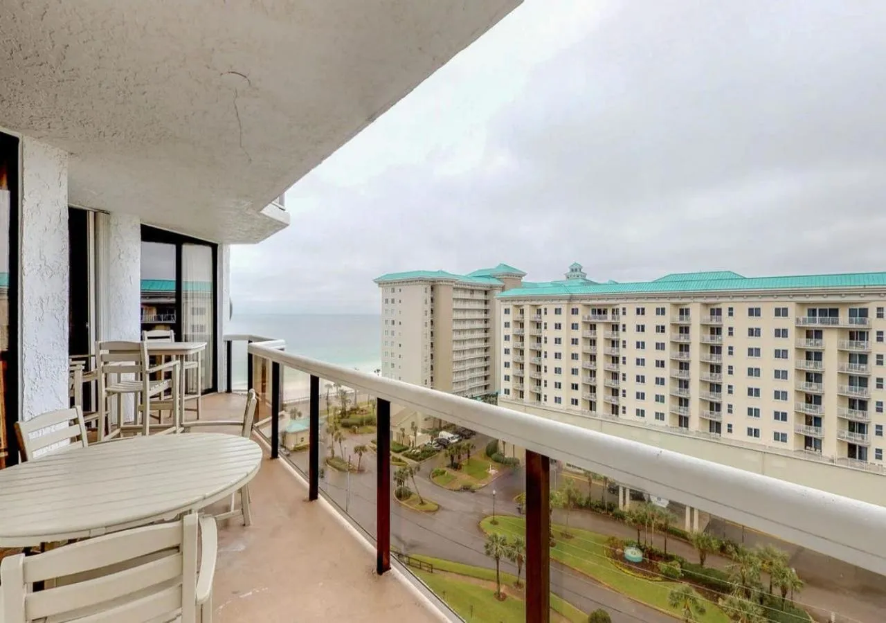 Surfside Resort by TO