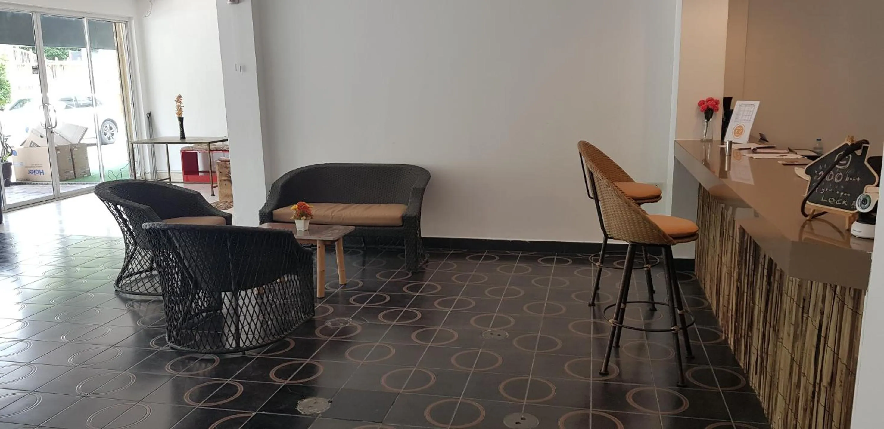 Communal lounge/ TV room in K2 Seaside Suites