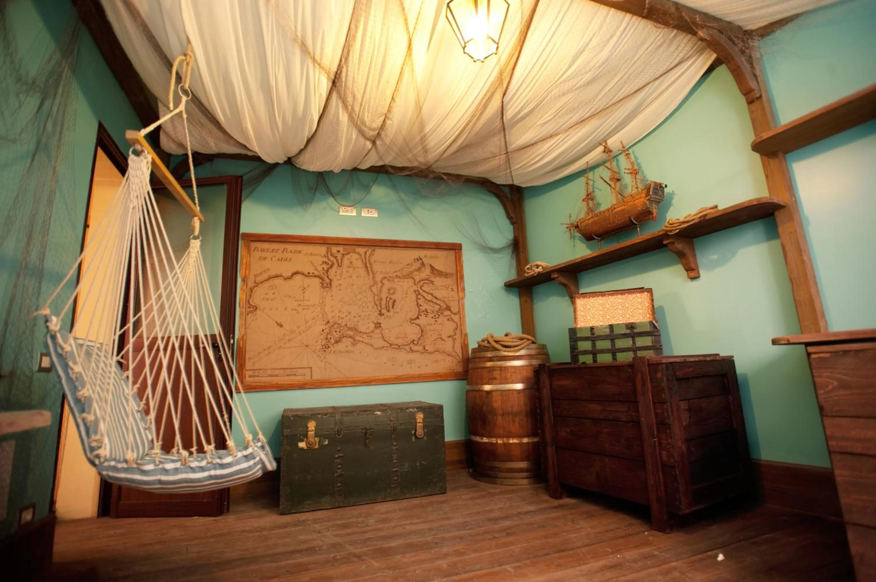 Children play ground, Bed in Grand Hotel Savoia