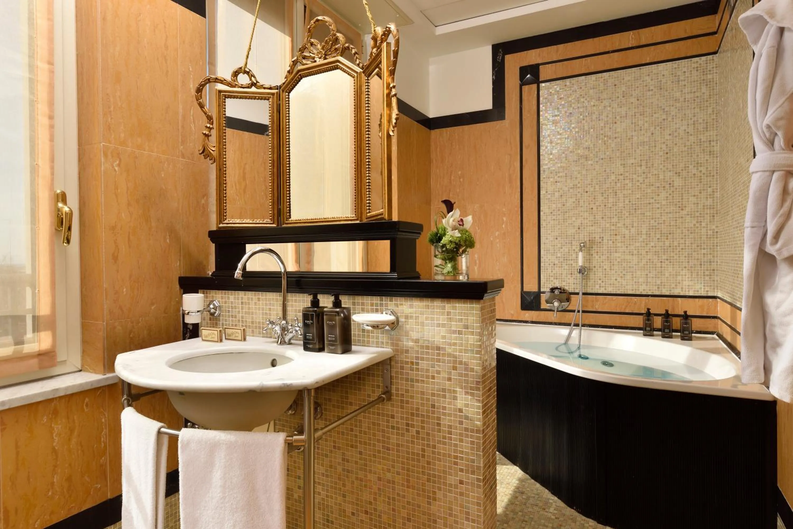 Bathroom in Grand Hotel Savoia