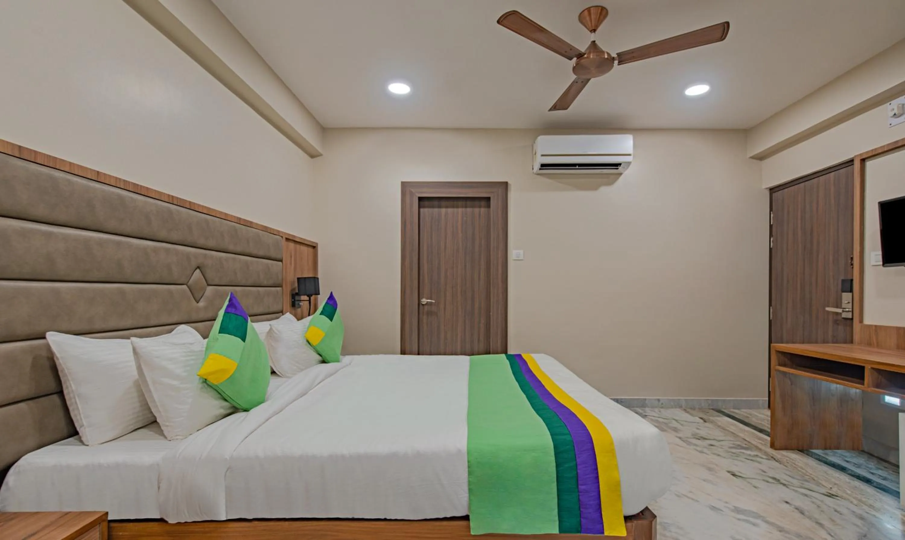 Bedroom, Bed in Treebo Gyani's