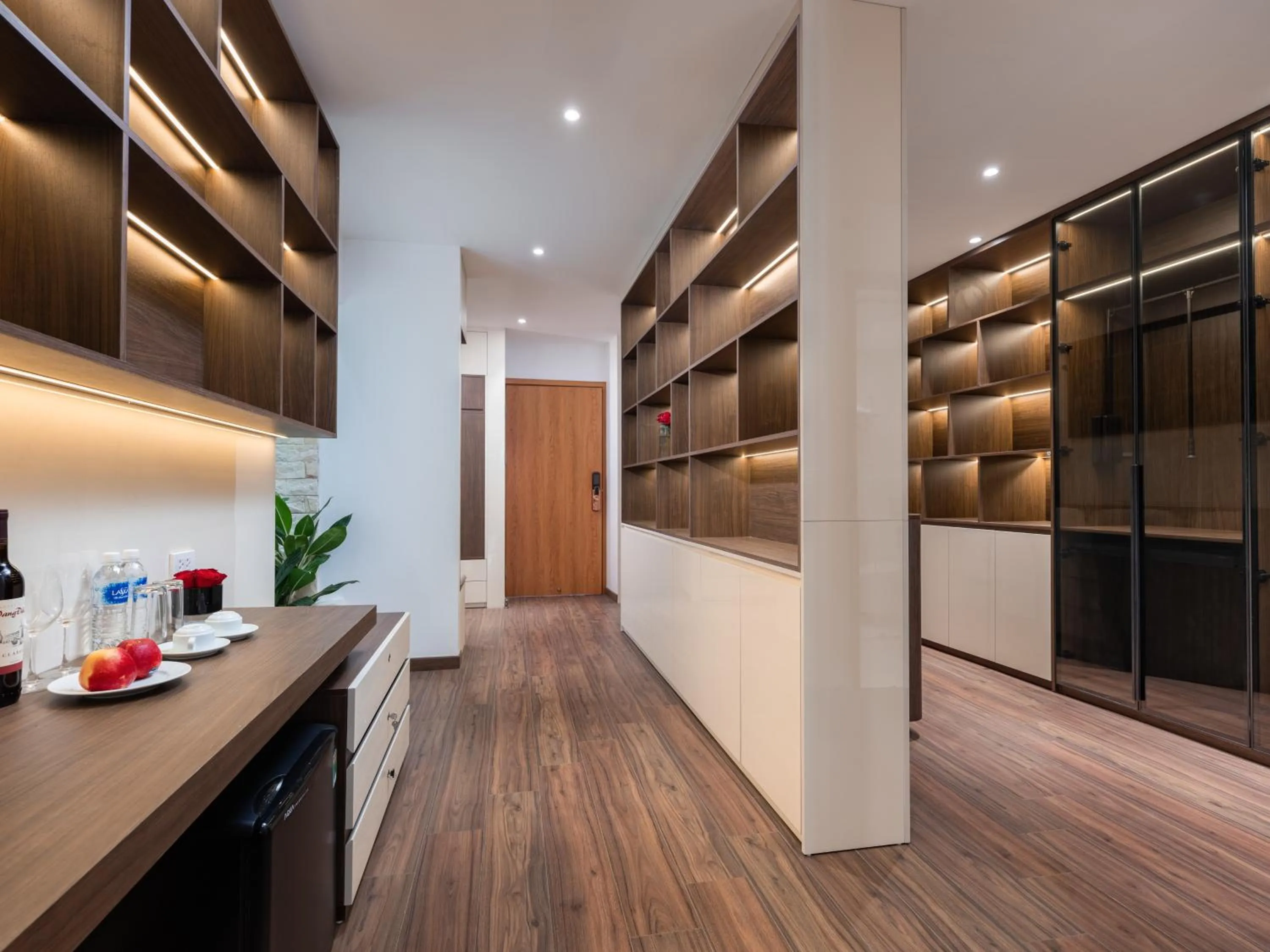 wardrobe in MoonLight Tay Ho