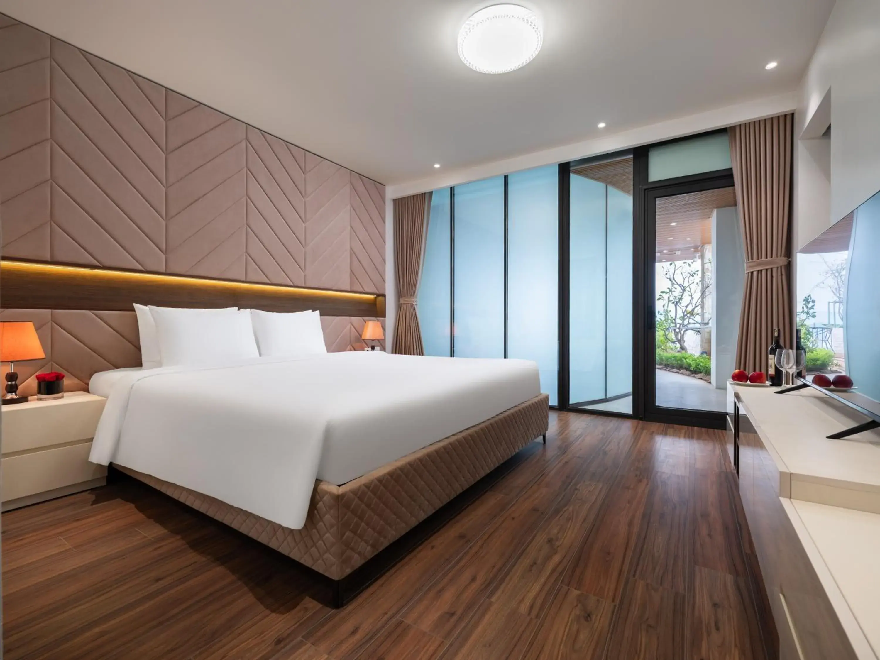 Junior Suite with Terrace in MoonLight Tay Ho Junior Suite with Terrace in MoonLight Tay Ho