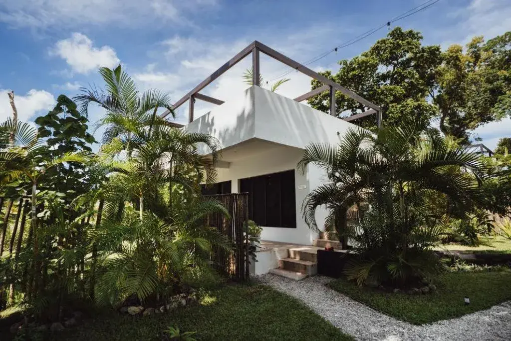 Bungalow in South Pacific Memories Bungalow in South Pacific Memories