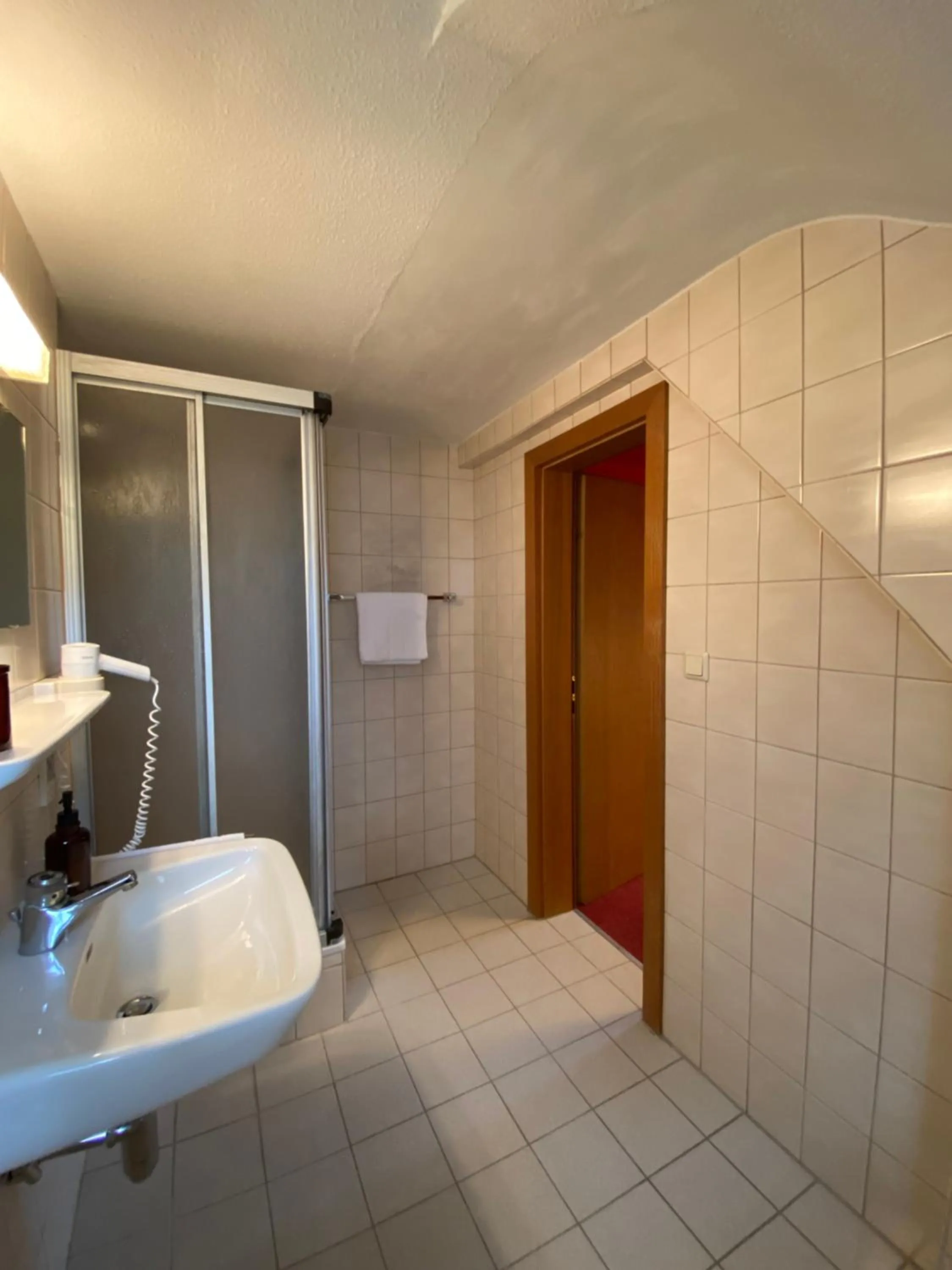 Shower in Honolulu Hotel