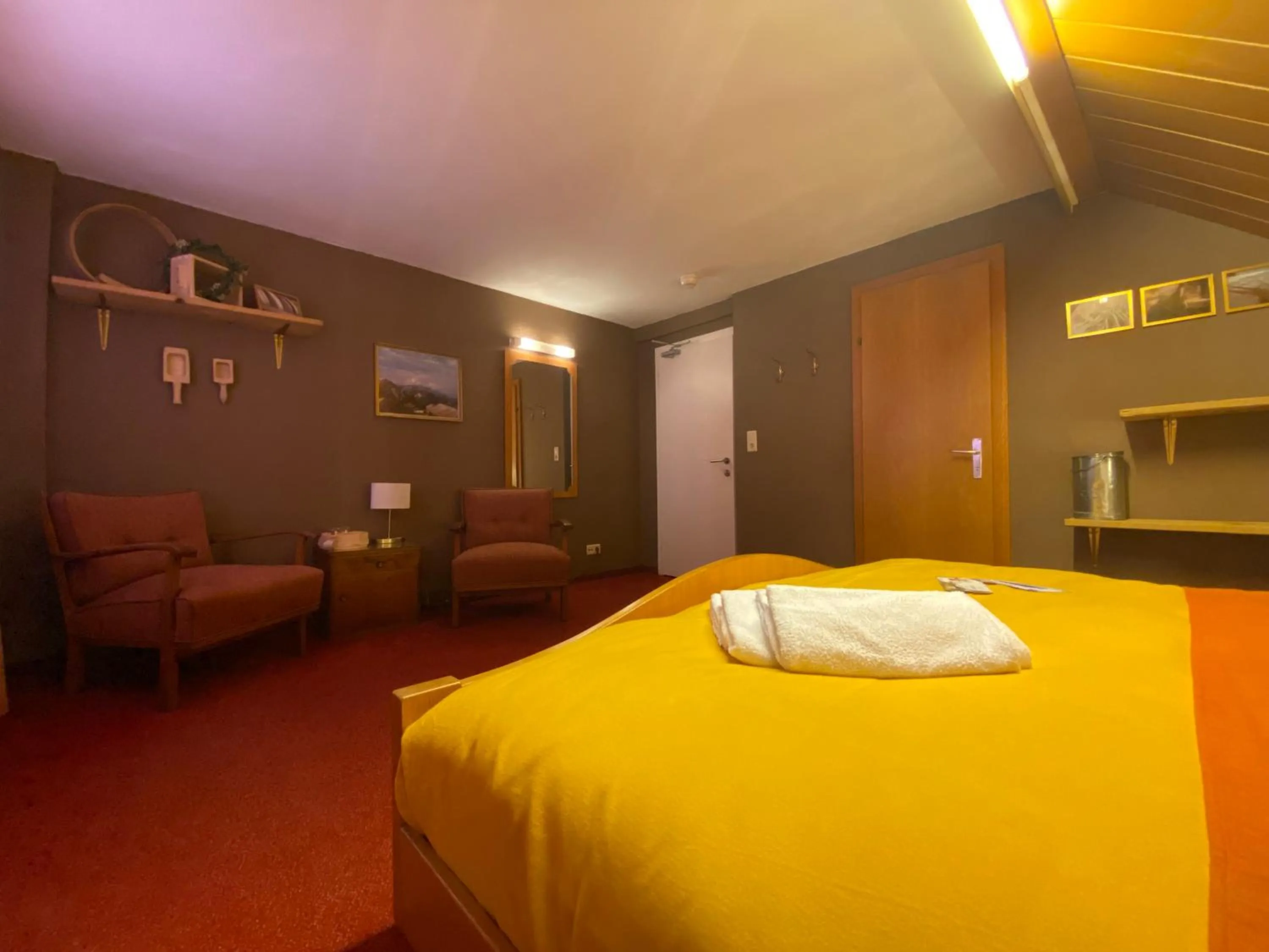 Photo of the whole room in Honolulu Hotel