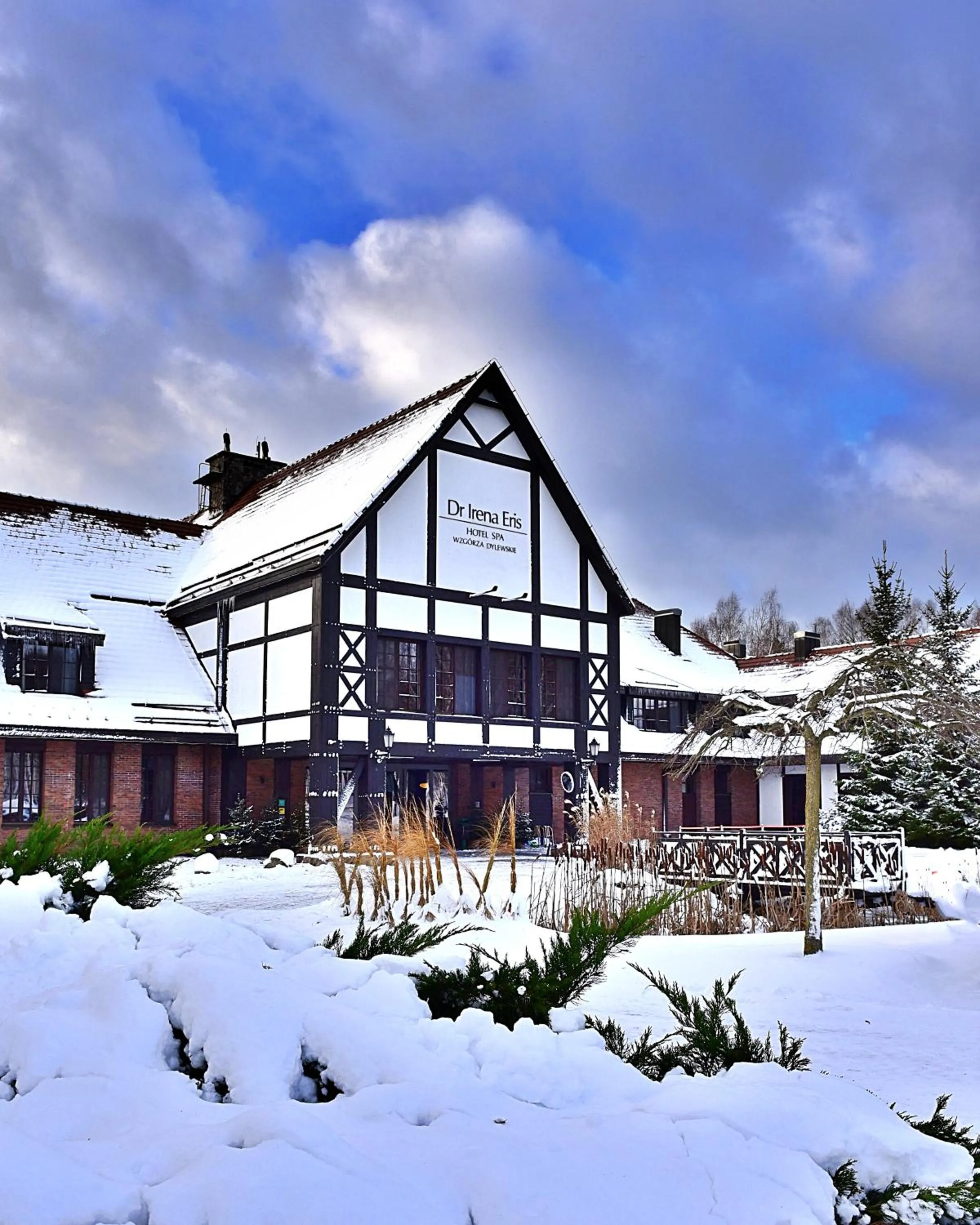 Property building in Hotel SPA Dr Irena Eris Wzgórza Dylewskie