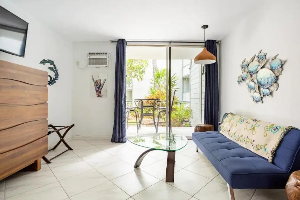 TV and multimedia in Kona Islander Inn - Prime Downtown Location with Hot Tub, Pool & Beach