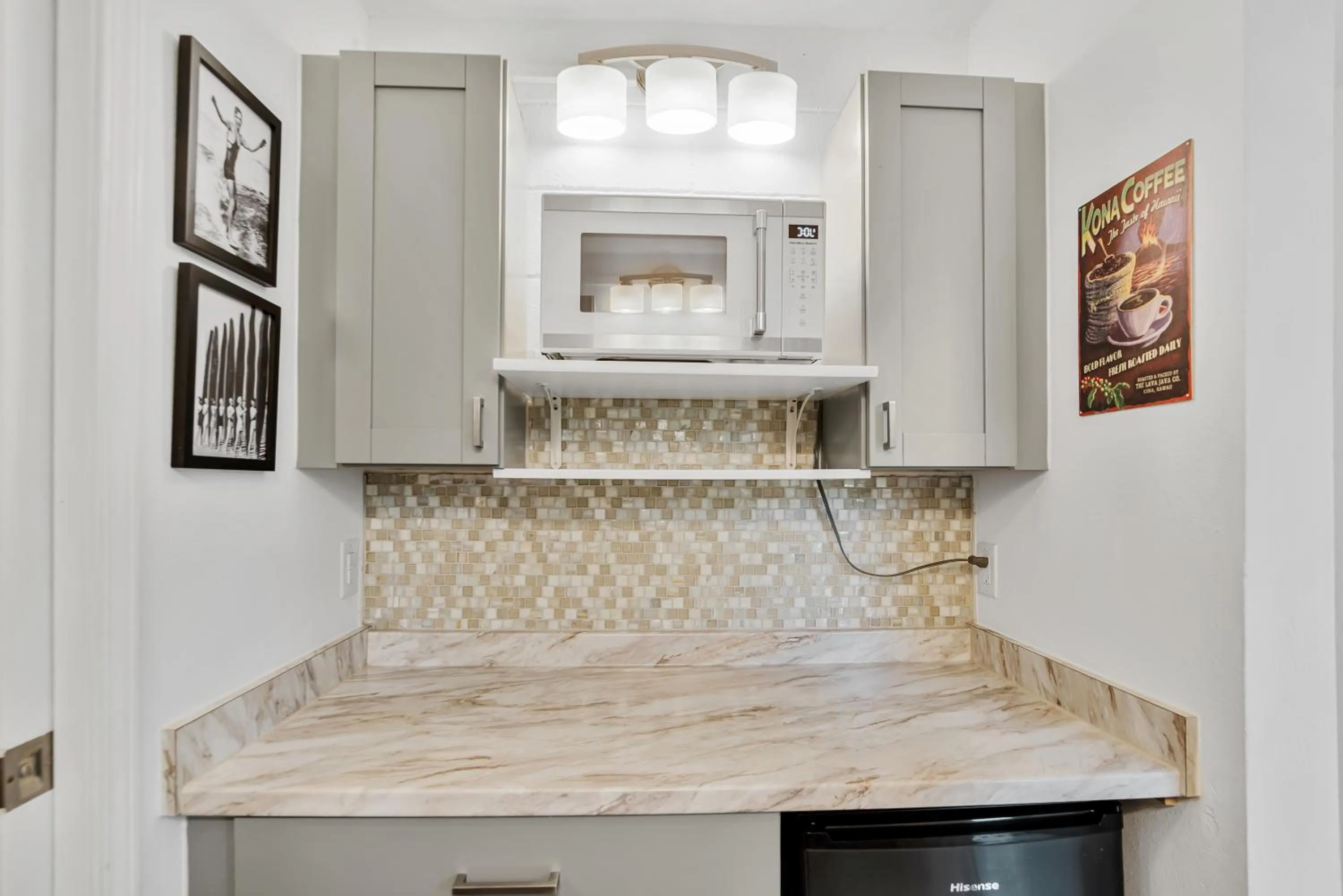 Kitchen or kitchenette in Kona Islander Inn - Prime Downtown Location with Hot Tub, Pool & Beach