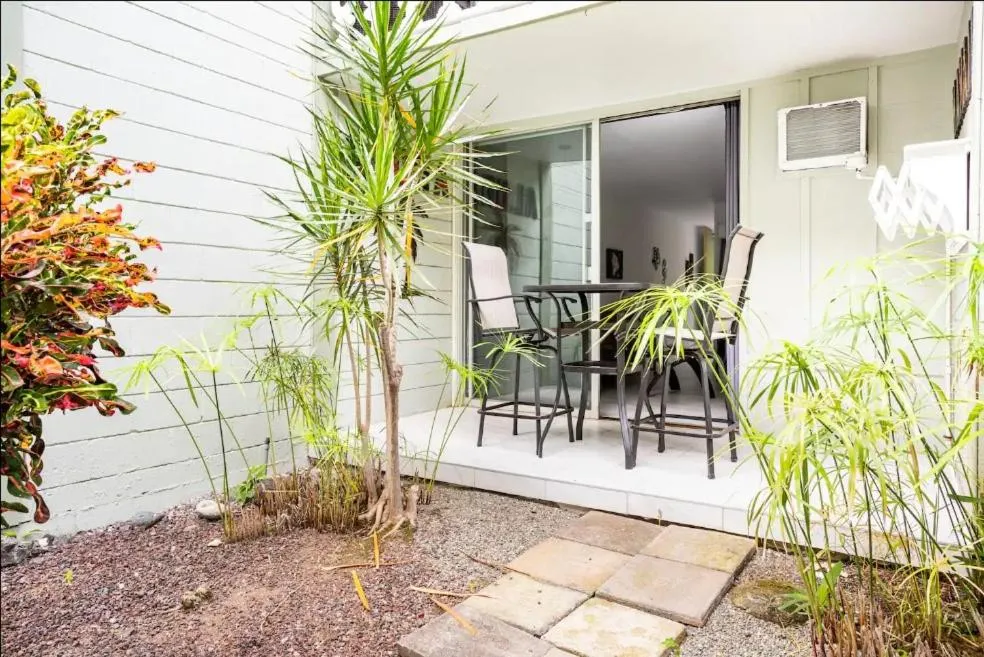 Patio in Kona Islander Inn - Prime Downtown Location with Hot Tub, Pool & Beach