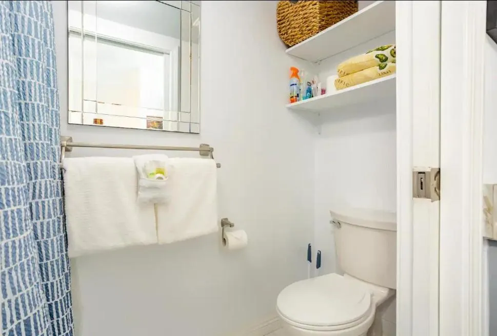 Shower in Kona Islander Inn - Prime Downtown Location with Hot Tub, Pool & Beach