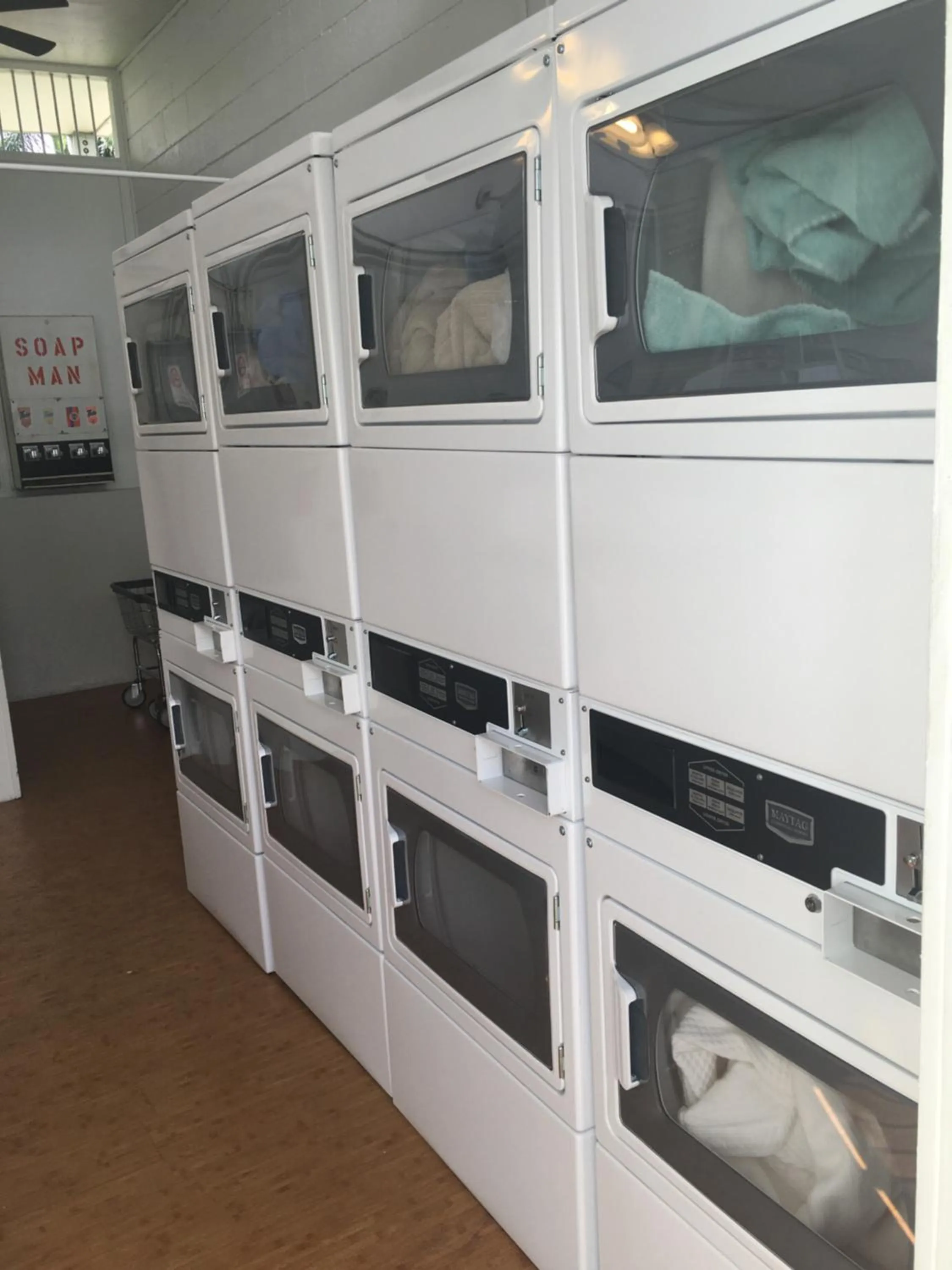 laundry in Kona Islander Inn - Prime Downtown Location with Hot Tub, Pool & Beach