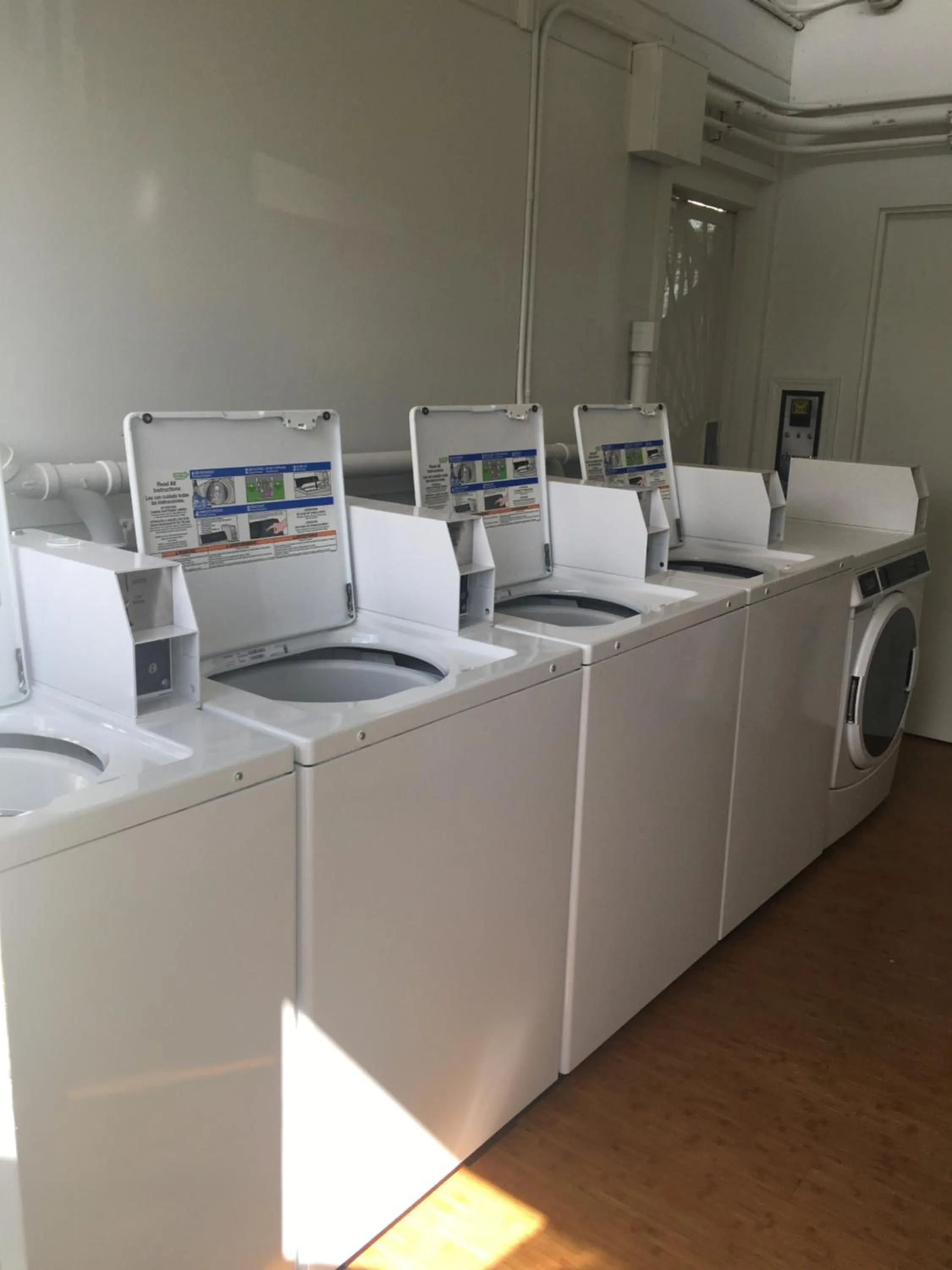 laundry in Kona Islander Inn - Prime Downtown Location with Hot Tub, Pool & Beach