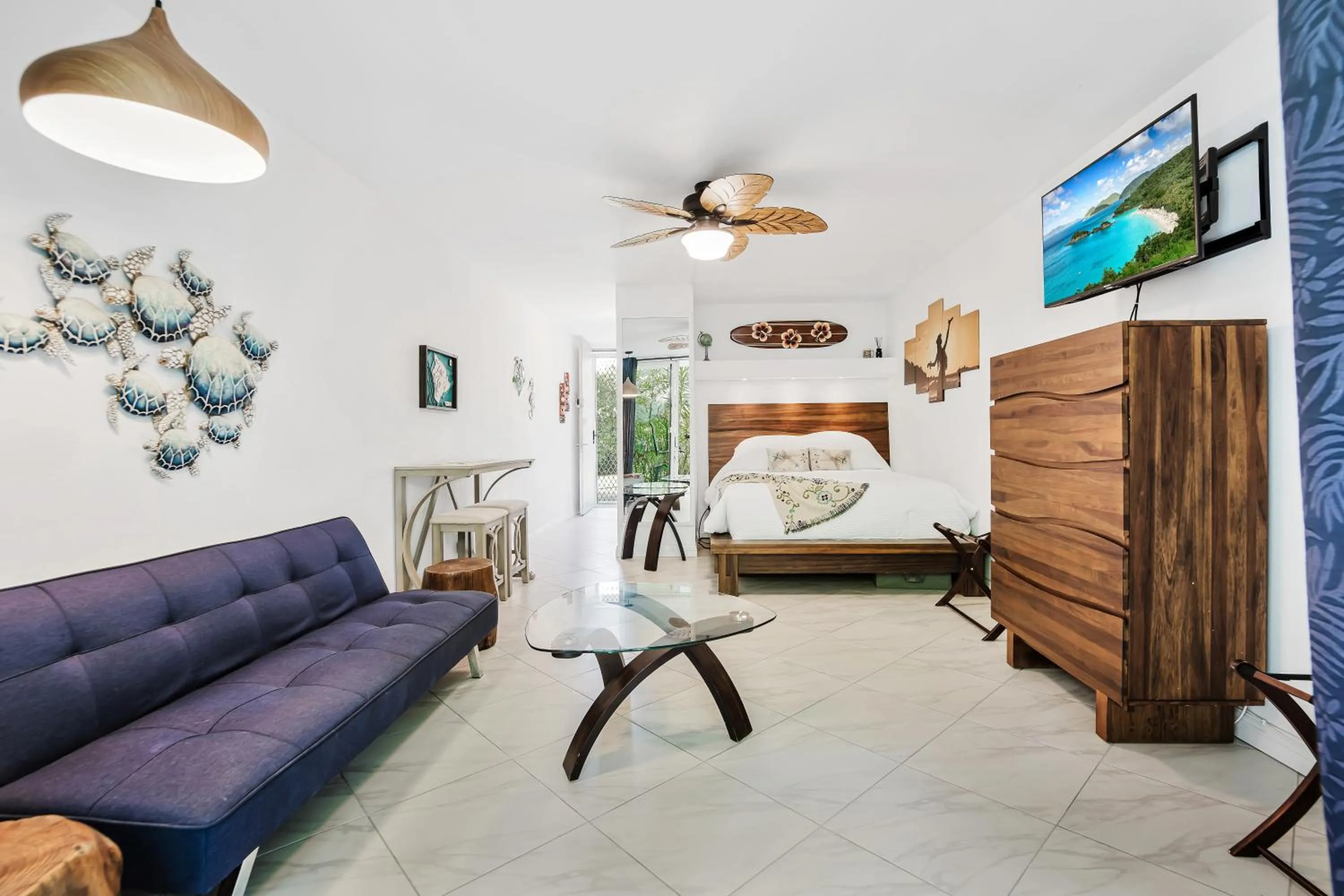 Living room, Bed in Kona Islander Inn - Prime Downtown Location with Hot Tub, Pool & Beach