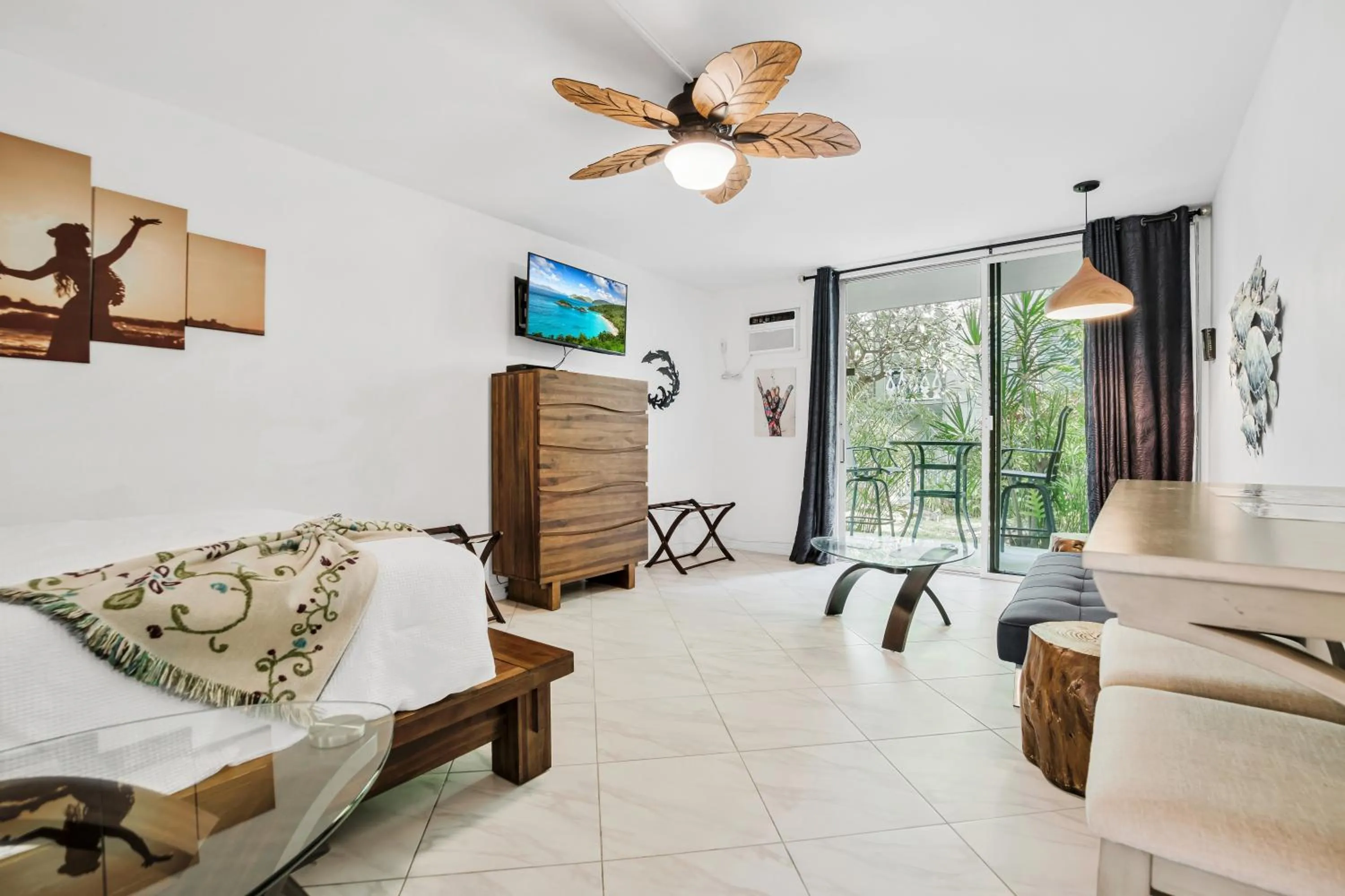 furniture in Kona Islander Inn - Prime Downtown Location with Hot Tub, Pool & Beach