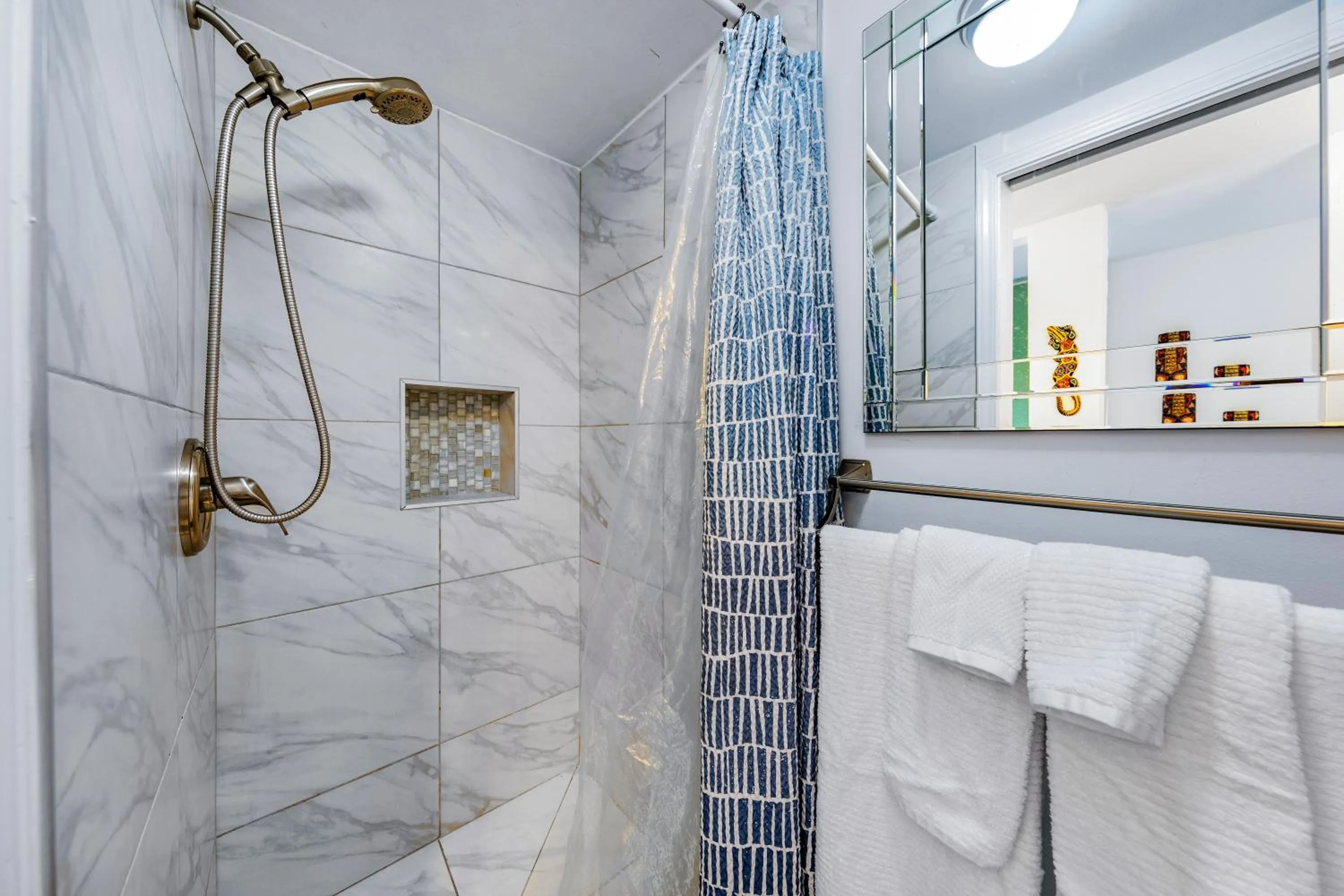 Shower in Kona Islander Inn - Prime Downtown Location with Hot Tub, Pool & Beach